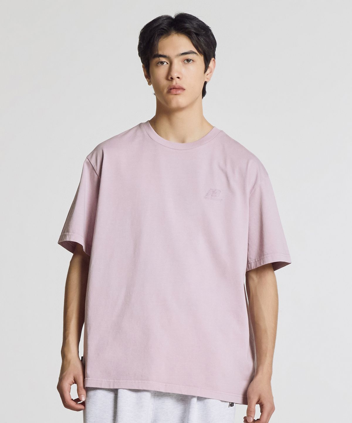 뉴발란스(NEW BALANCE) NBNEG21513 / UNI NB 프렌즈 지구 그래픽 반팔티 (DARK PINK)