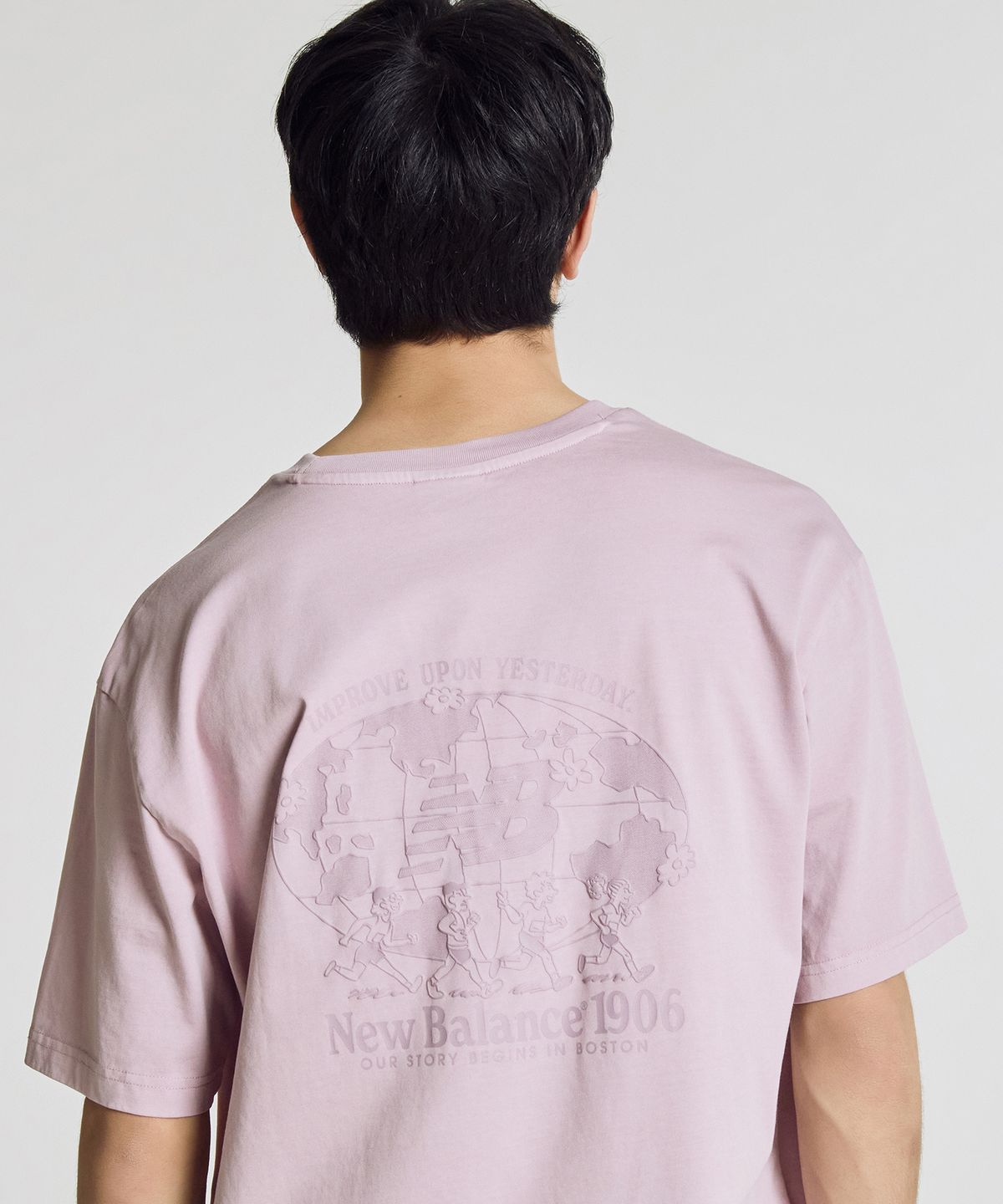 뉴발란스(NEW BALANCE) NBNEG21513 / UNI NB 프렌즈 지구 그래픽 반팔티 (DARK PINK)