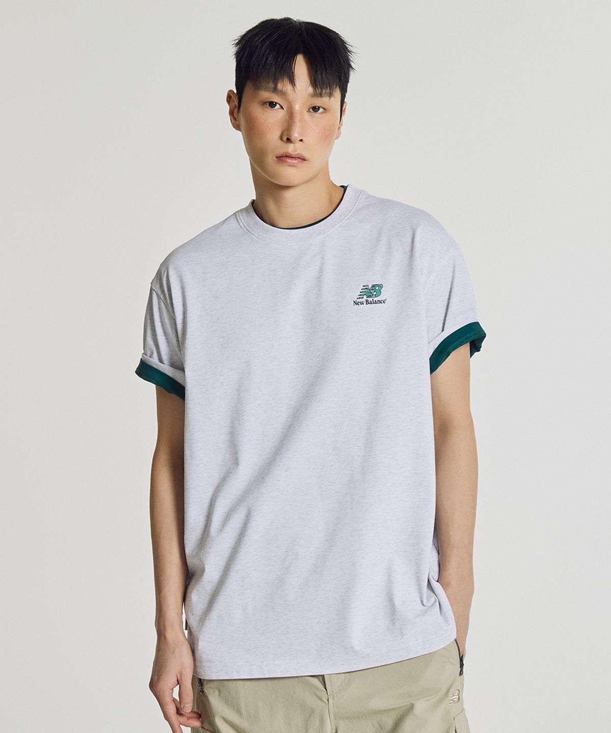 뉴발란스(NEW BALANCE) NBNEG21513 / UNI NB 프렌즈 지구 그래픽 반팔티 (LIGHT GRAY)
