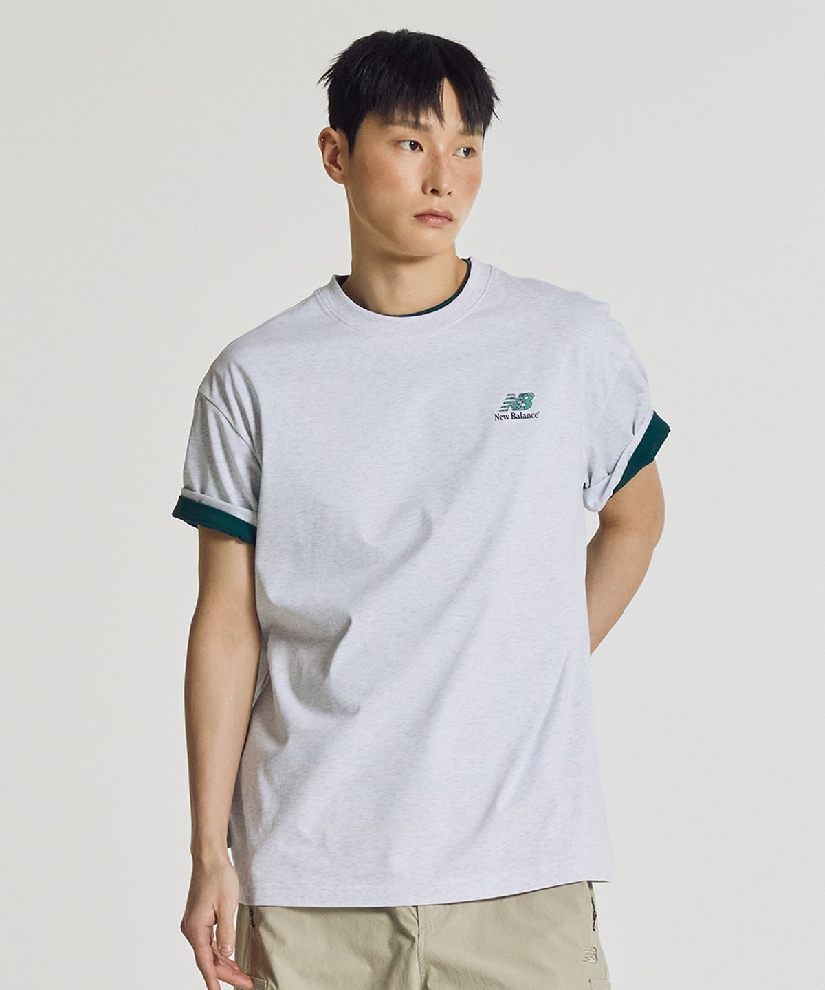뉴발란스(NEW BALANCE) NBNEG21513 / UNI NB 프렌즈 지구 그래픽 반팔티 (LIGHT GRAY)