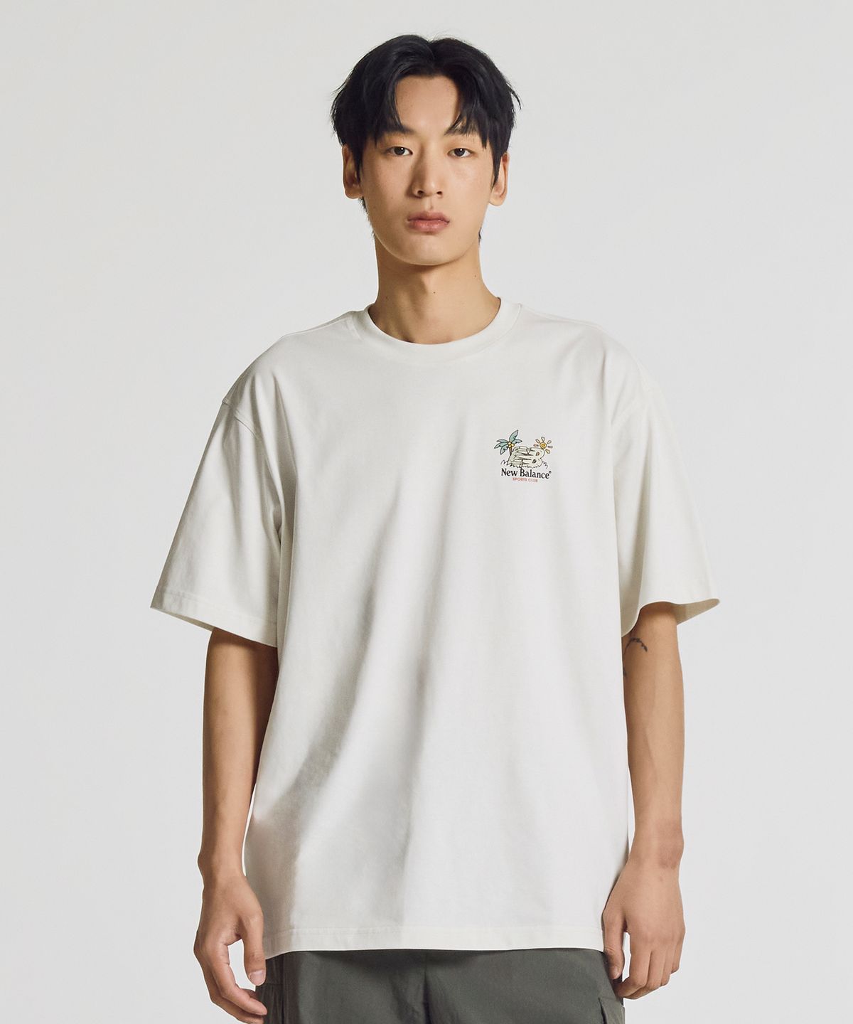 뉴발란스(NEW BALANCE) NBNEG21523 / UNI NB 프렌즈 썬라이즈 반팔티 (LIGHT BEIGE)