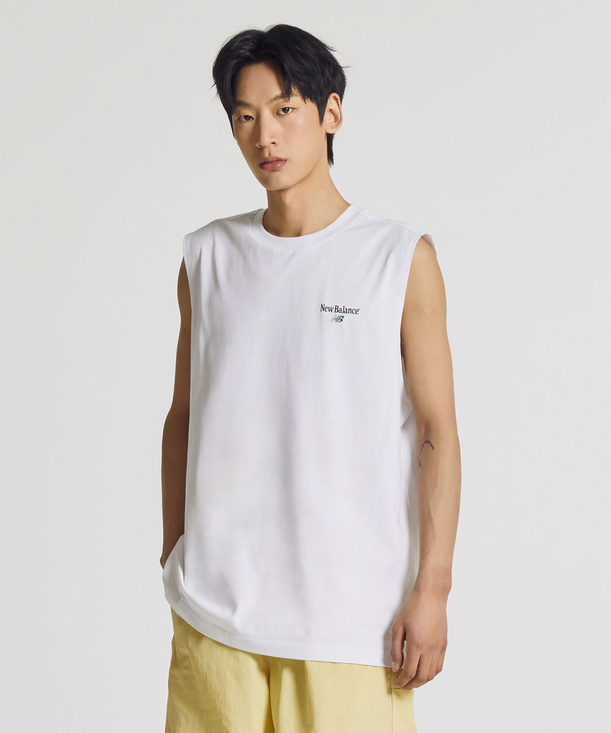 뉴발란스(NEW BALANCE) NBNGG21503 / UNI NB 프렌즈 나시티 (WHITE)