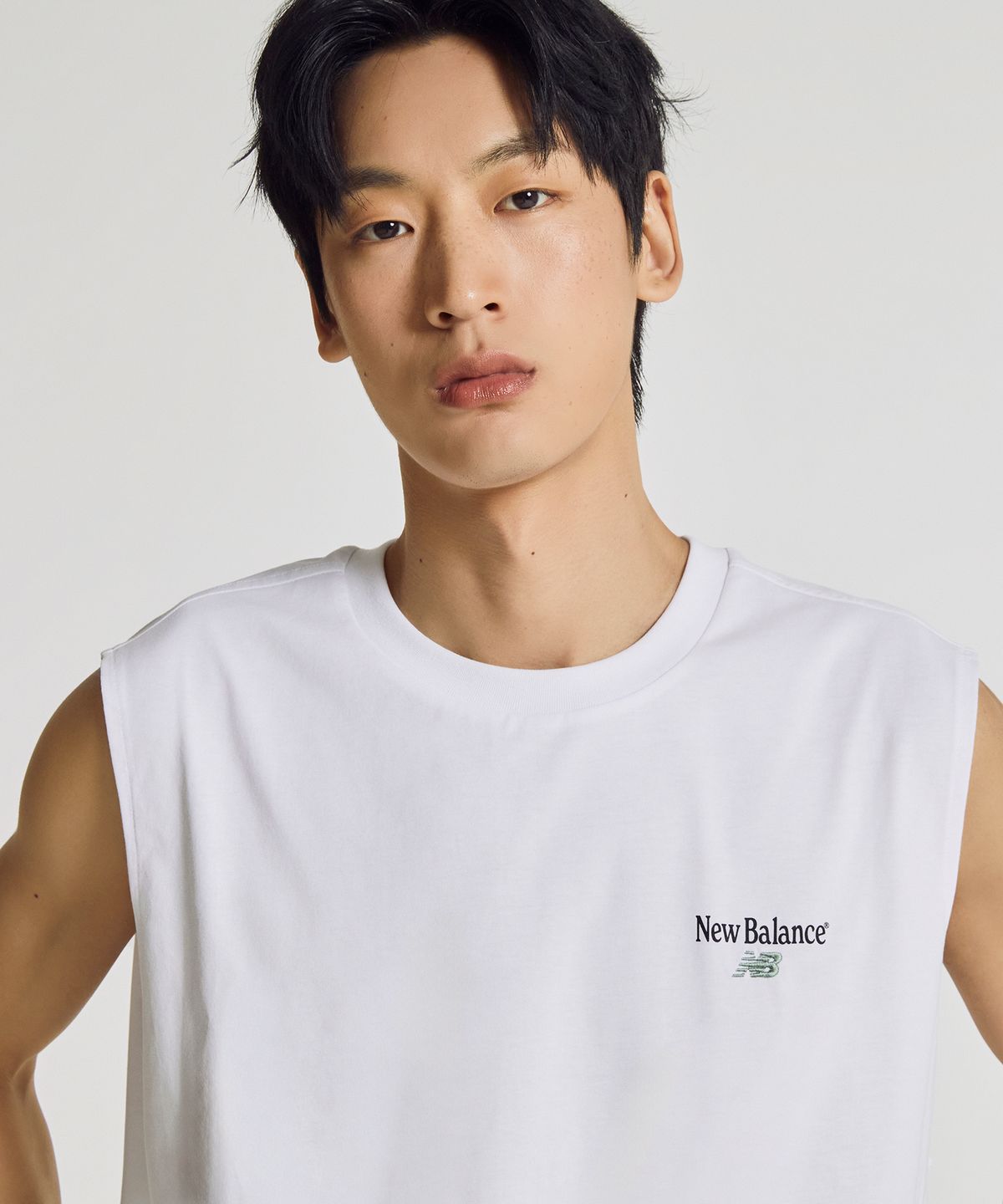 뉴발란스(NEW BALANCE) NBNGG21503 / UNI NB 프렌즈 나시티 (WHITE)
