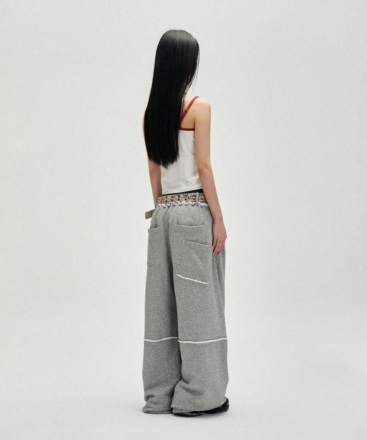 낫포너드(NOT4NERD) Raw Edge Curved Biker Sweat Pants - Grey