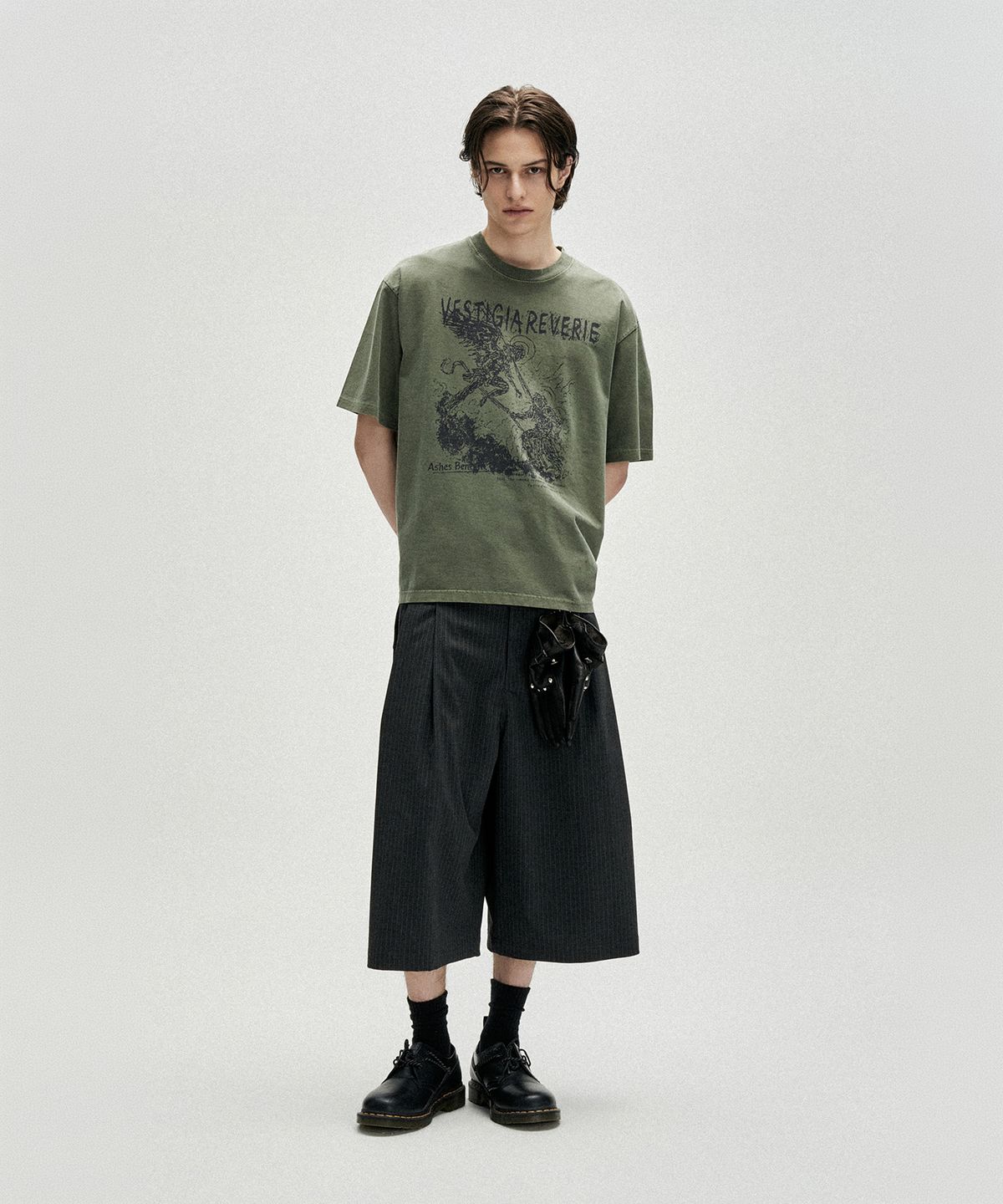 낫포너드(NOT4NERD) Two Tuck Stripe Bermuda Shorts - Charcoal