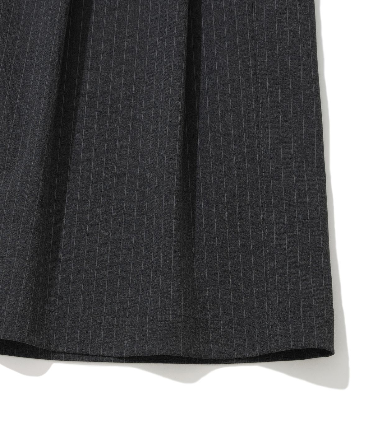 낫포너드(NOT4NERD) Two Tuck Stripe Bermuda Shorts - Charcoal