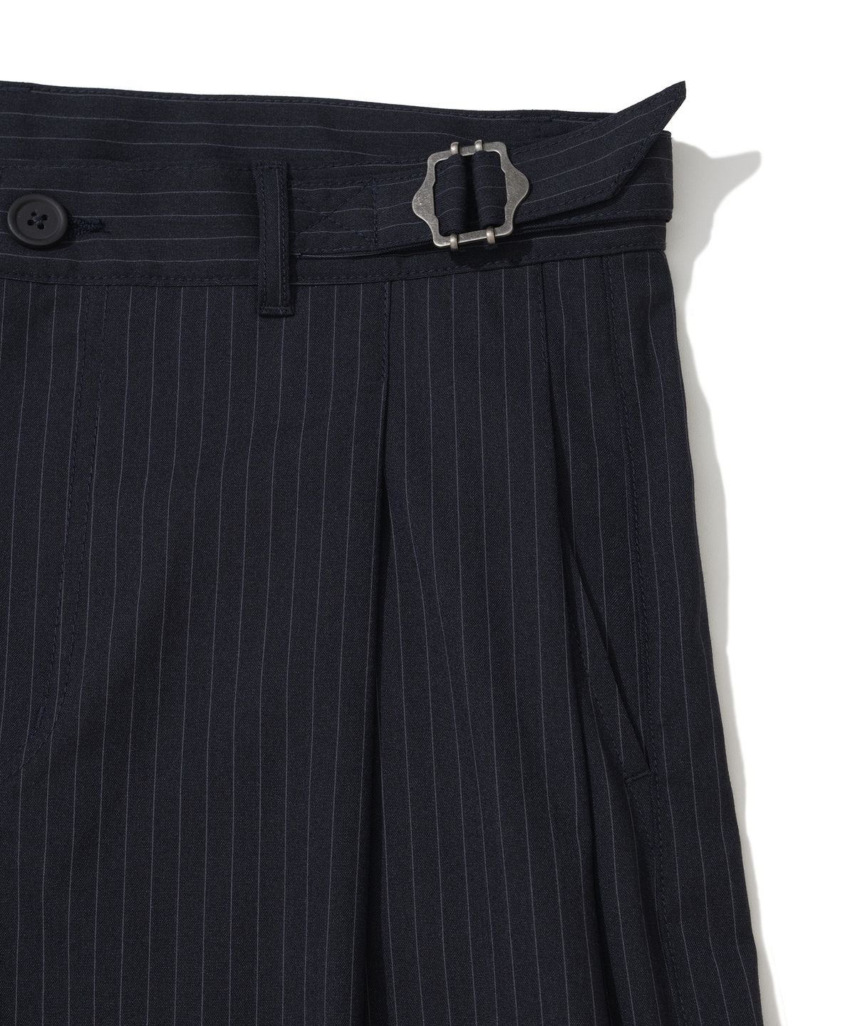 낫포너드(NOT4NERD) Two Tuck Stripe Bermuda Shorts - Navy