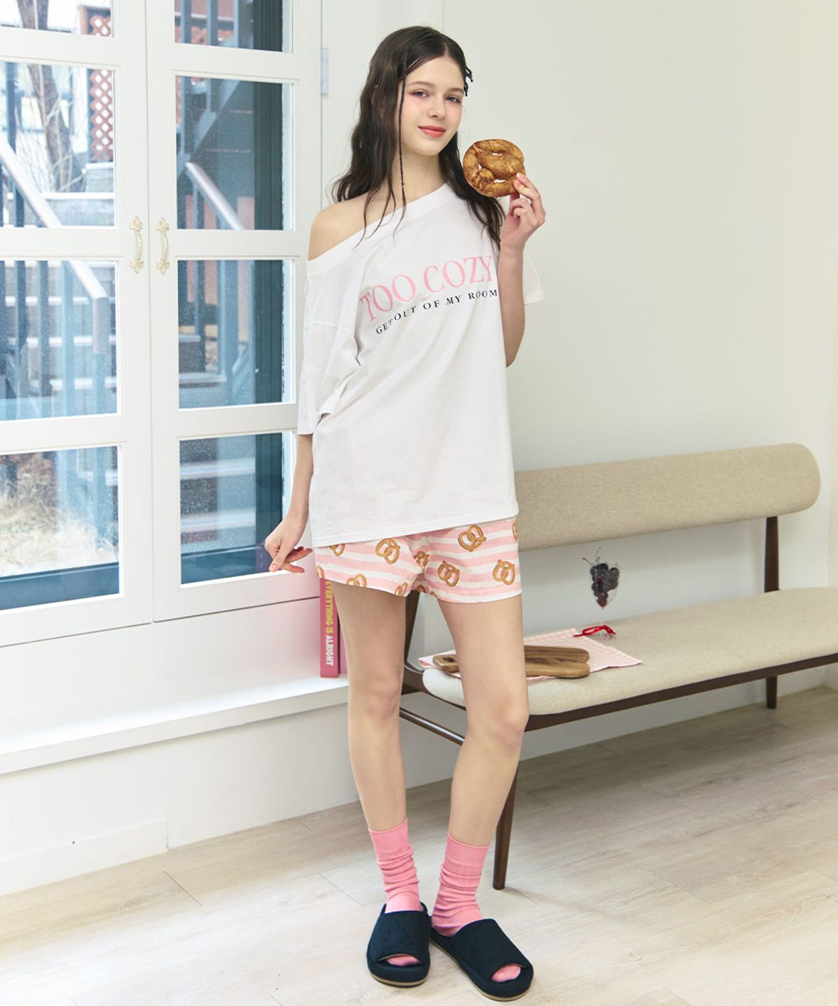 주디앤(JUDYN) 코지 여성 오프숄더  반팔 티셔츠