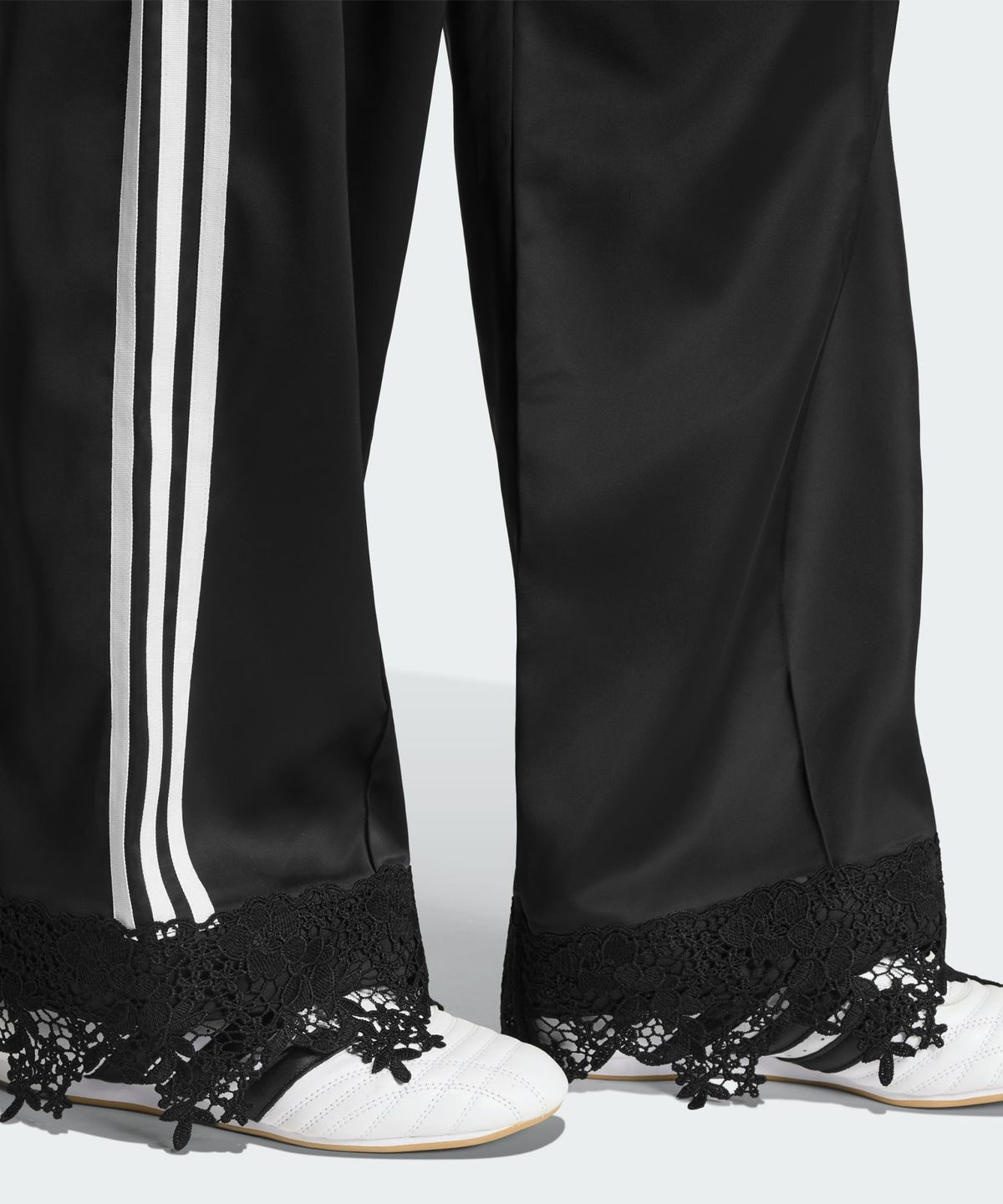 아디다스(ADIDAS) 새틴 레이스 파이어버드 루즈 트랙 팬츠 - 블랙 / LD1806