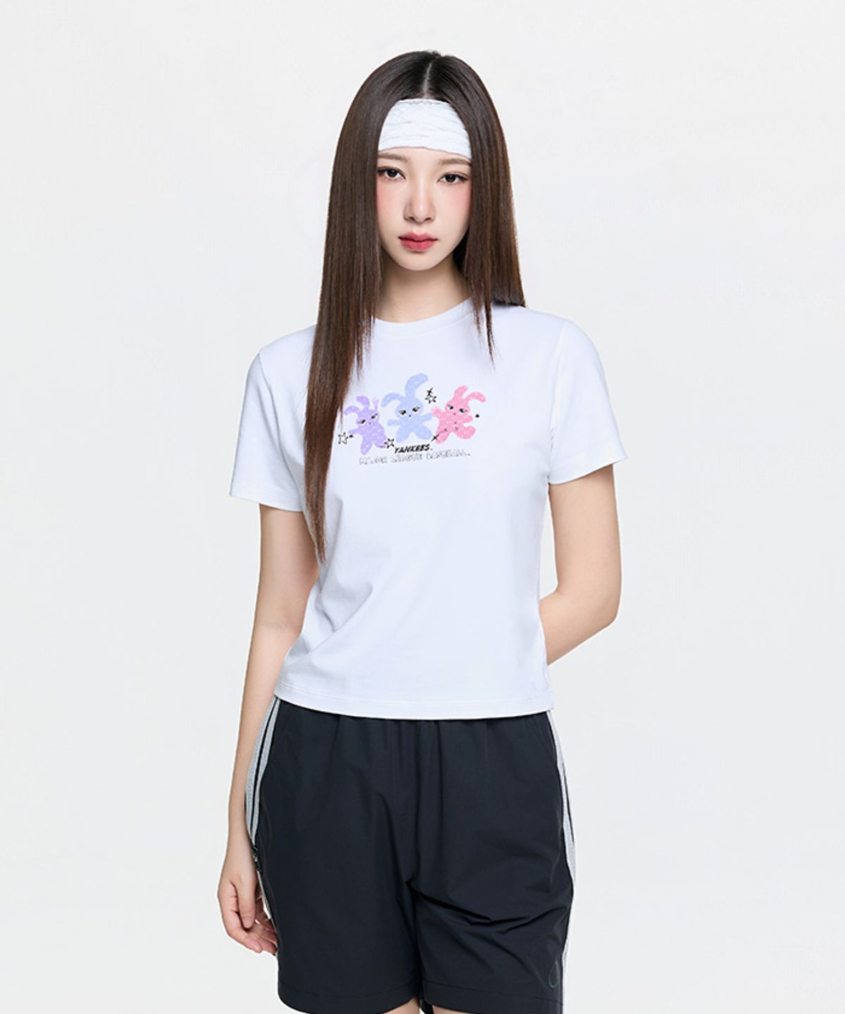 엠엘비(MLB) 여성 스몰 버니 그래픽 슬림 세미 크롭 반팔 티셔츠 NY (White)