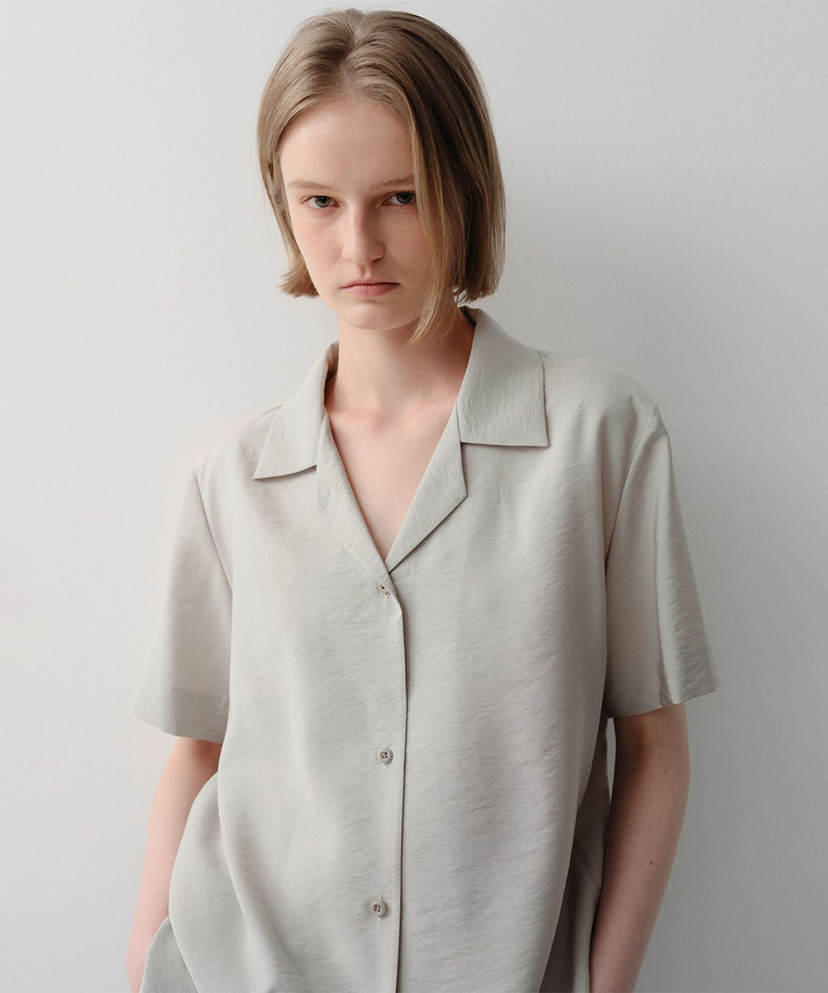 이아(EAAH) OPEN COLLAR SILK BLEND SHIRT (GREY)