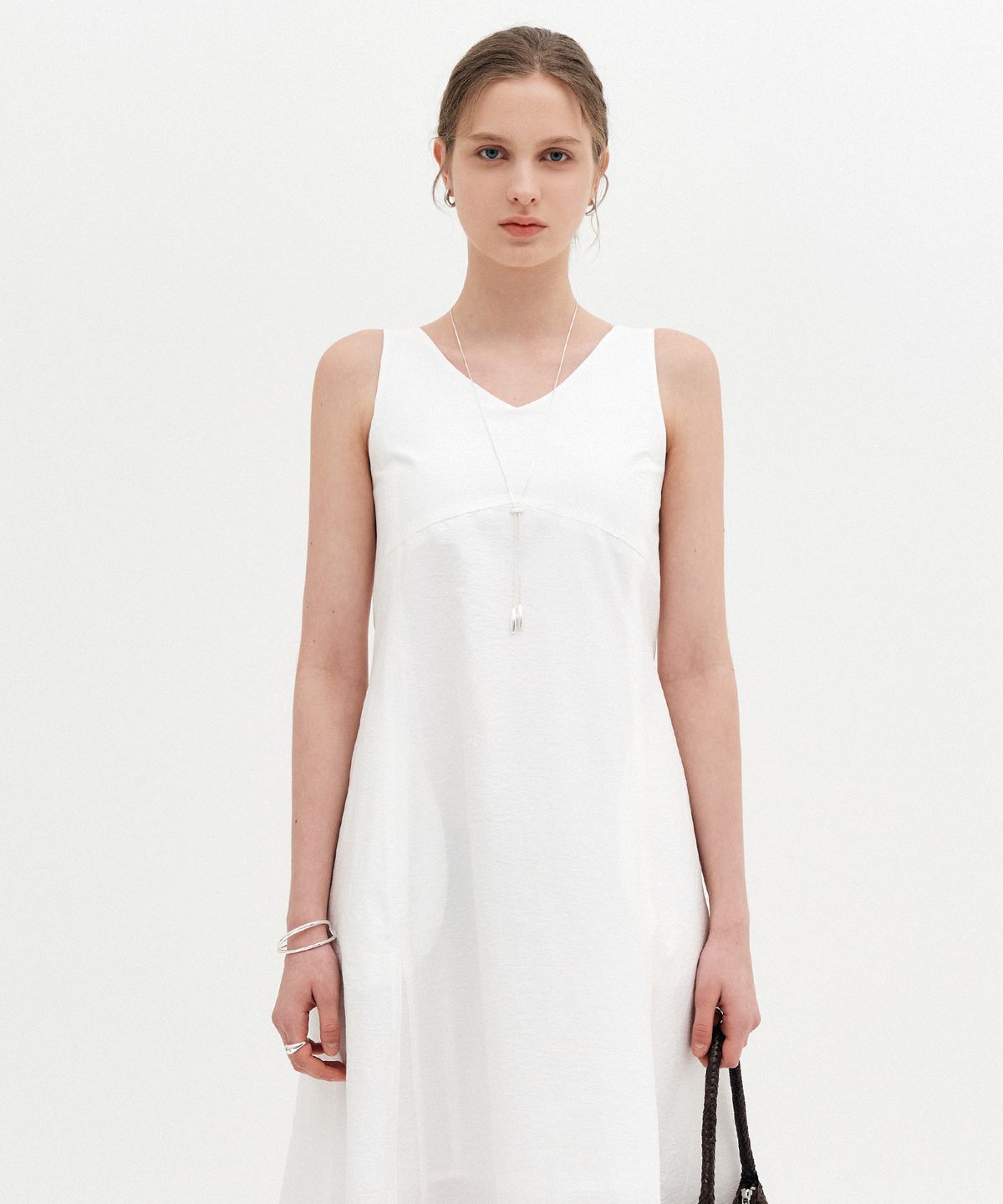 룩캐스트(LOOKAST) 아이리스 브이넥 슬리브리스 드레스_화이트 / IRIS V-NECK SLEEVELESS DRESS_WHITE