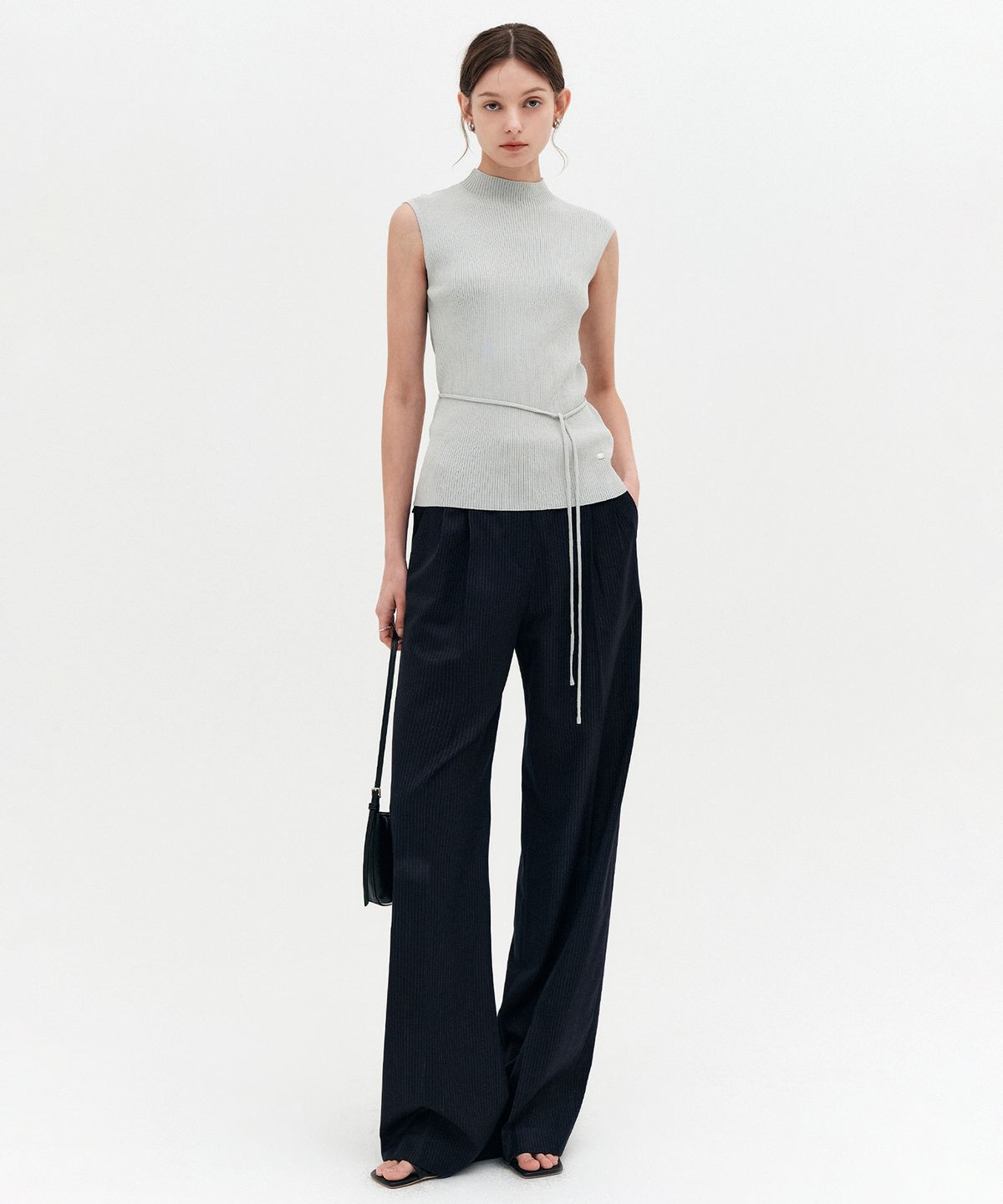 룩캐스트(LOOKAST) 오리안 모크넥 슬림 슬리브리스 니트 탑_민트 / ORIANE MOCK NECK SLIM SLEEVELESS KNIT TOP_MINT