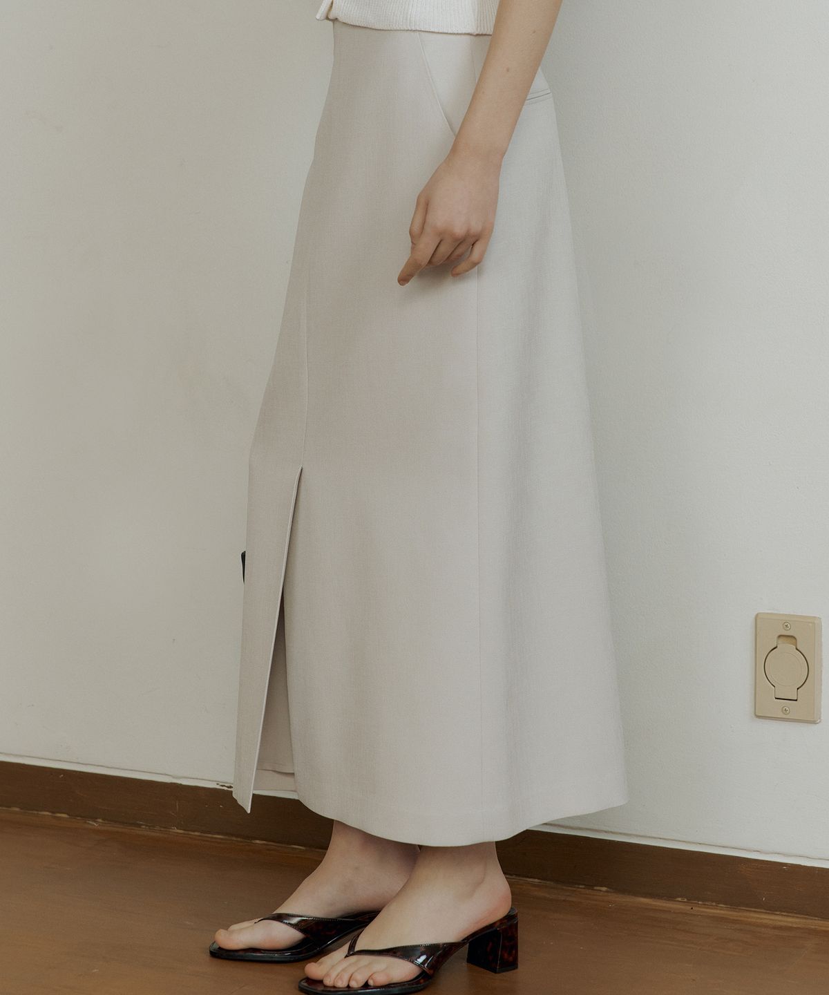 오떼뜨(OCTETTE) FRONT SLIT CLASSIC MAXI SKIRTS_2COLOR