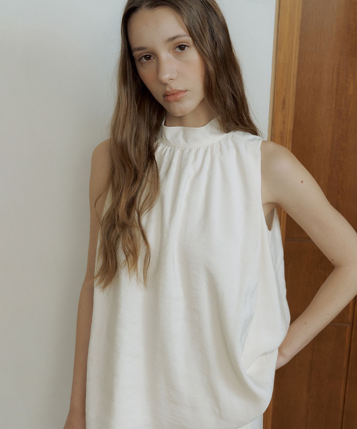 오떼뜨(OCTETTE) ROEL HIGH NECK BLOUSE_2COLOR