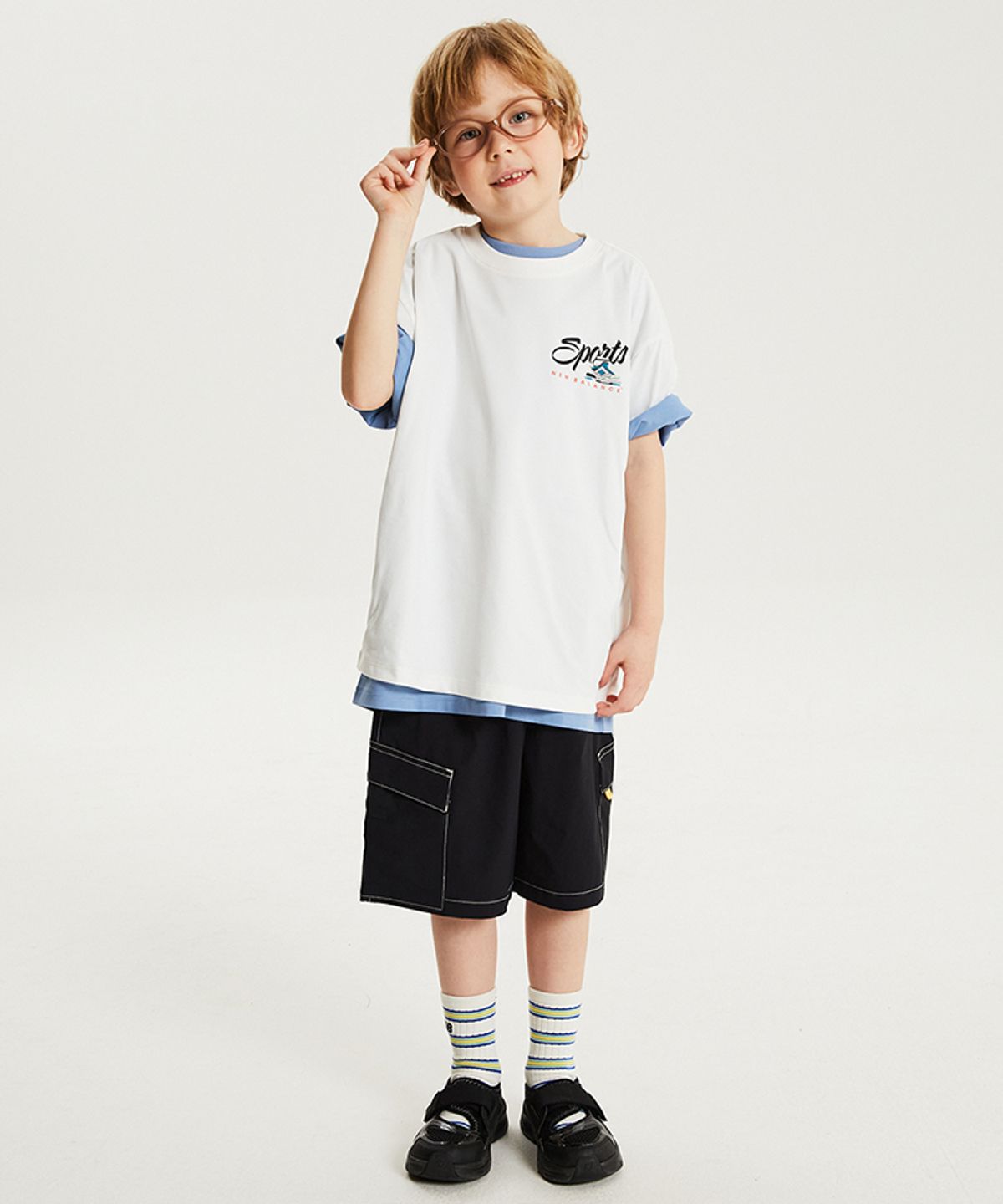 뉴발란스 키즈(NEWBALANCEKIDS) METALIC SUMMER_아동 일러스트 반팔티 + 우븐 스트레치 셋업 NK9YG2762U10
