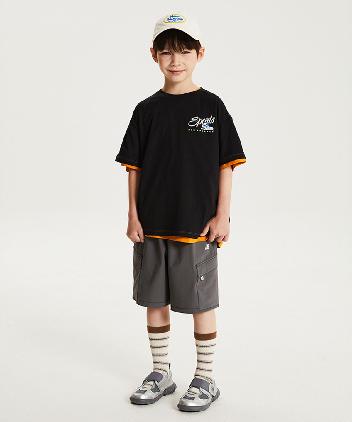 뉴발란스 키즈(NEWBALANCEKIDS) METALIC SUMMER_아동 일러스트 반팔티 + 우븐 스트레치 셋업 NK9YG2762U19