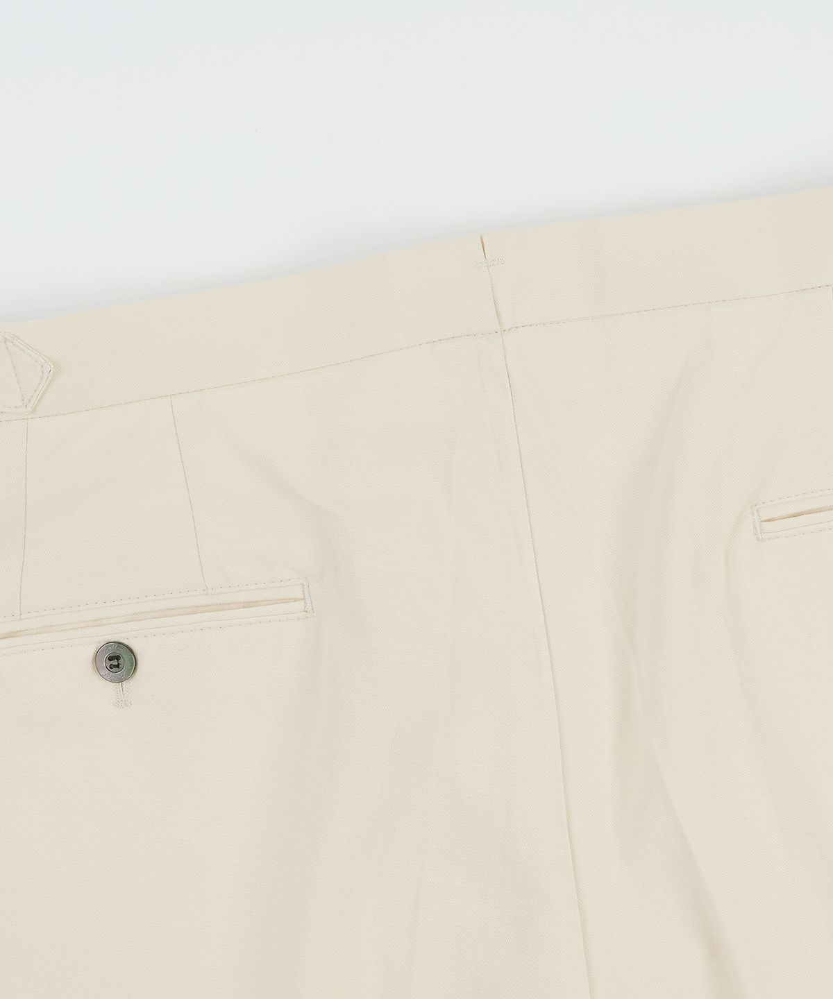 벨리프(BELLIEF) Essential Linen Cotton Twill Adjust 2-Pleated Relaxed Chino (Ecru)