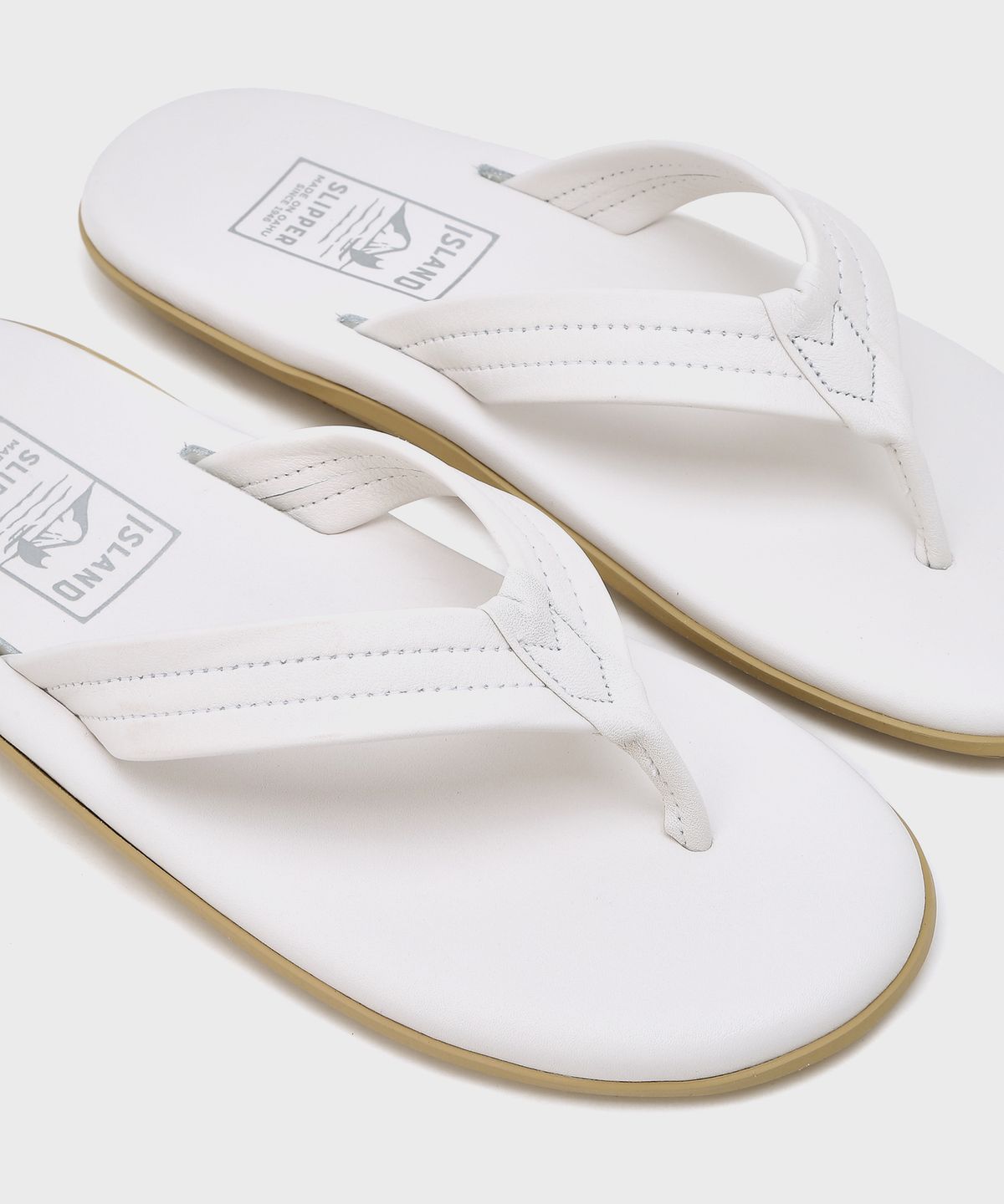 아일랜드 슬리퍼(ISLAND SLIPPER) 남여공용 흰색 클래식 레더 Y 슬라이드