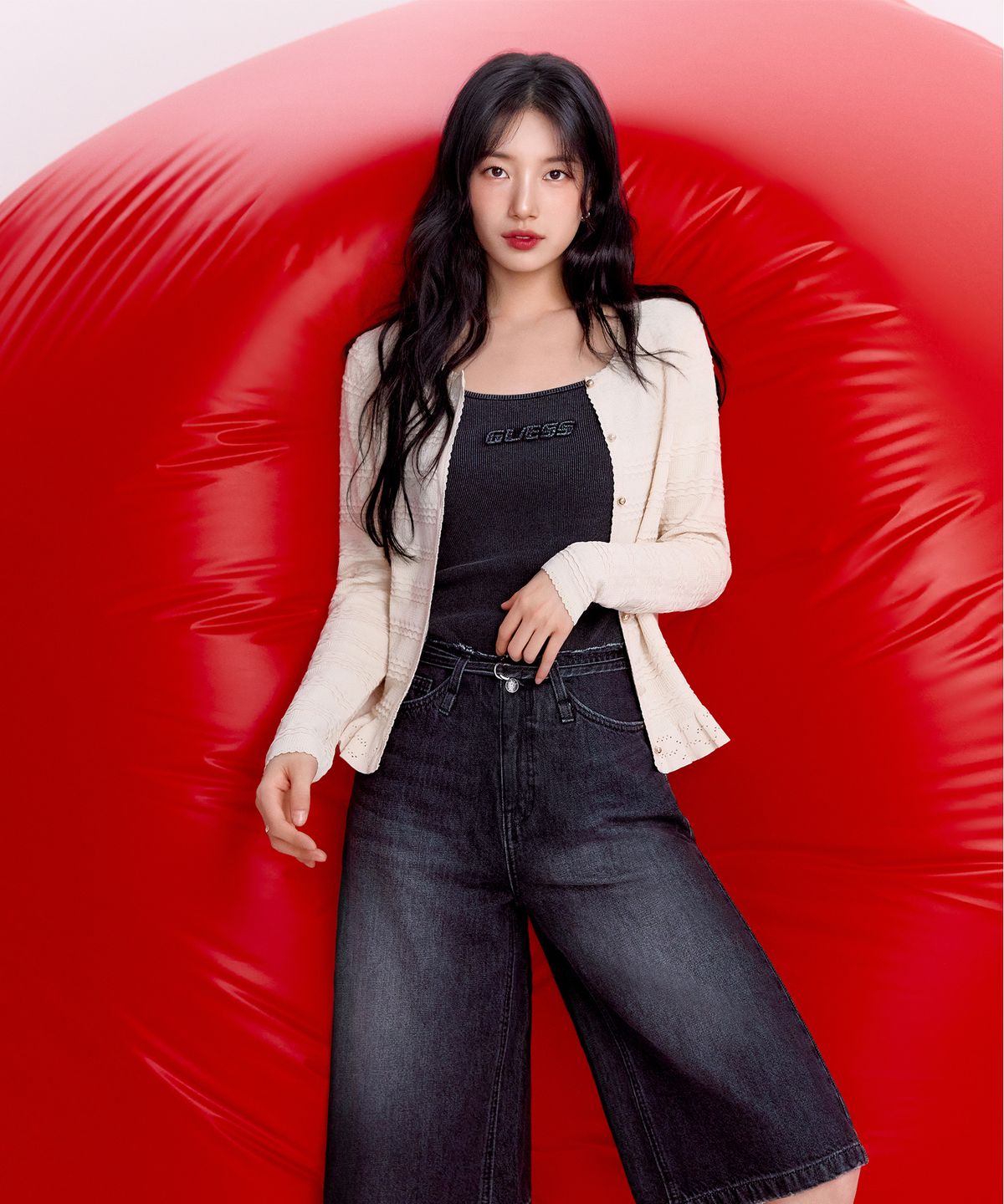 게스(GUESS) 2color 아플리케 워시드 끈나시 YQ2K1463