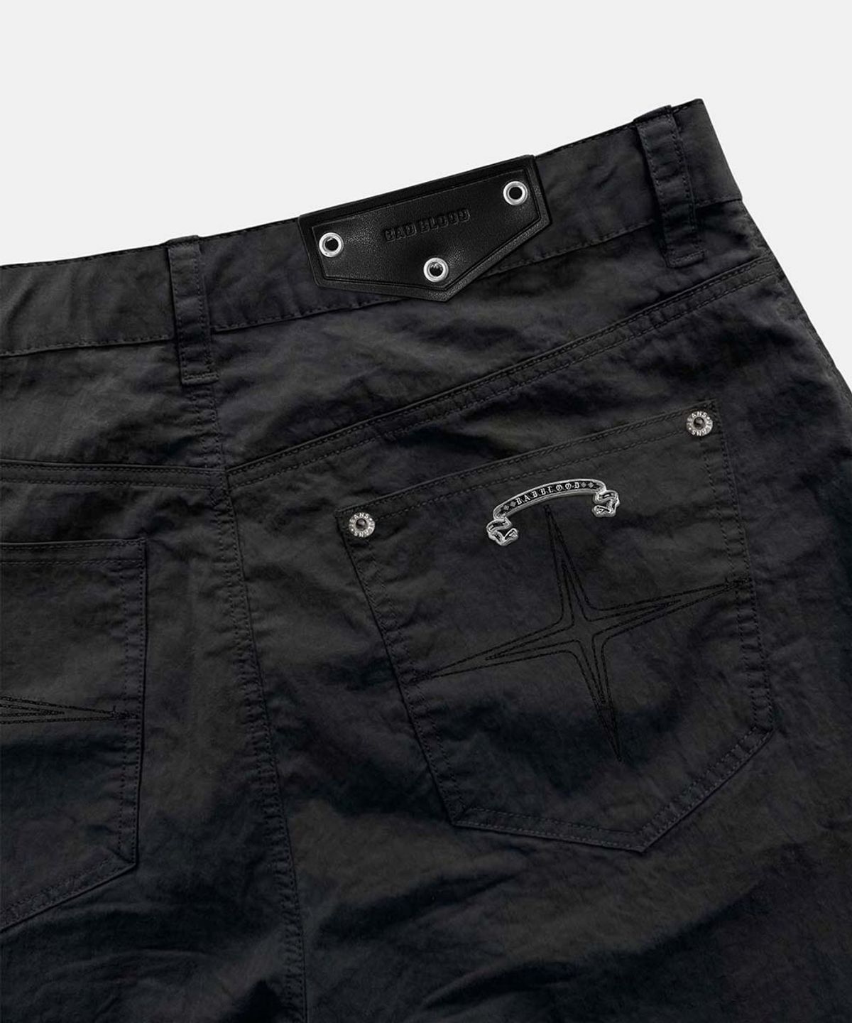 배드블러드(BADBLOOD) Contour Lightweight Curved Fit Pants - Black