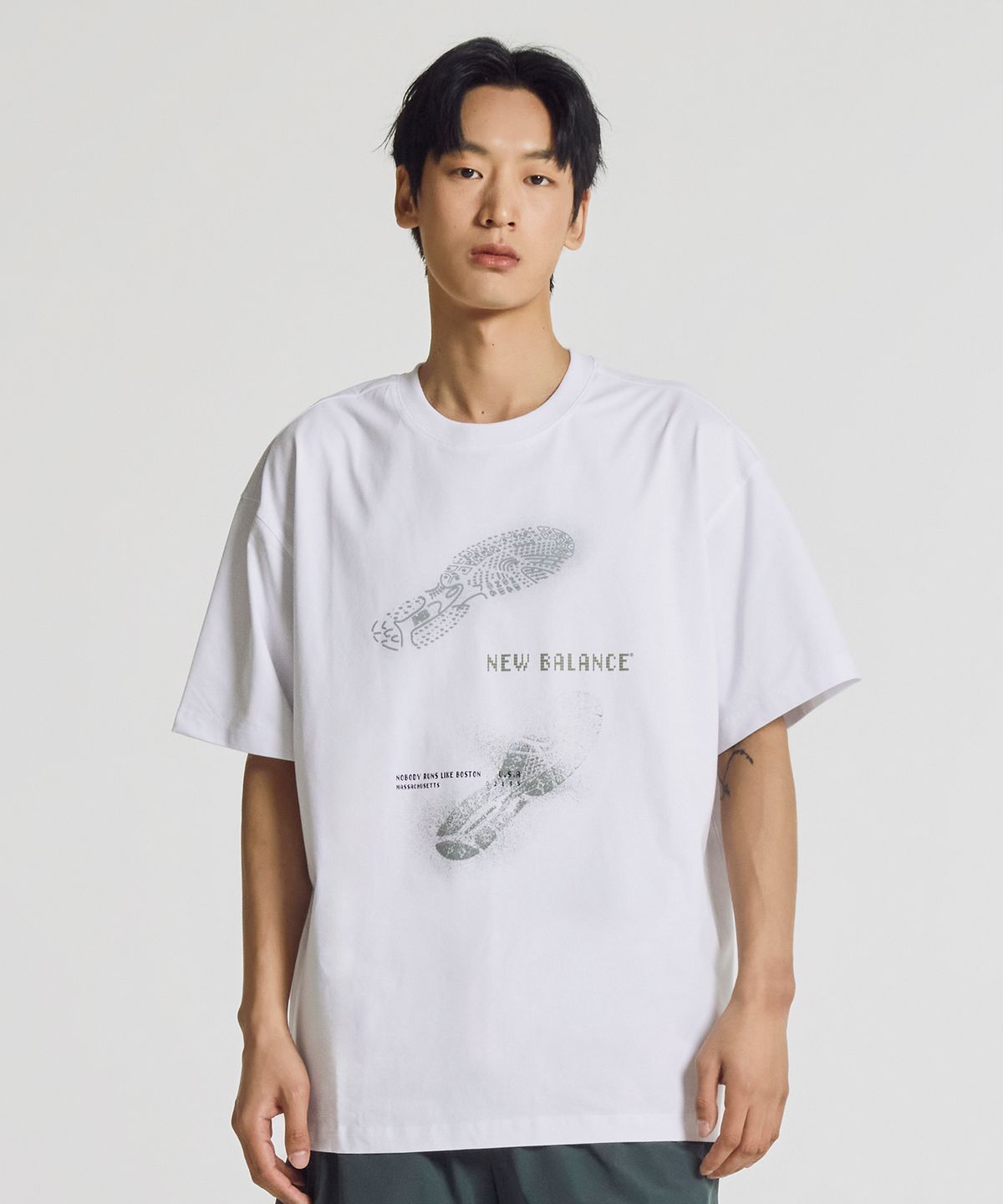 뉴발란스(NEW BALANCE) NBNEG31703 / UNI 트랙스터 반팔티 (WHITE)