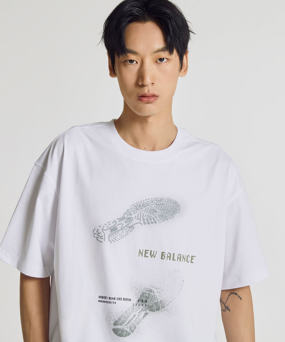 뉴발란스(NEW BALANCE) NBNEG31703 / UNI 트랙스터 반팔티 (WHITE)