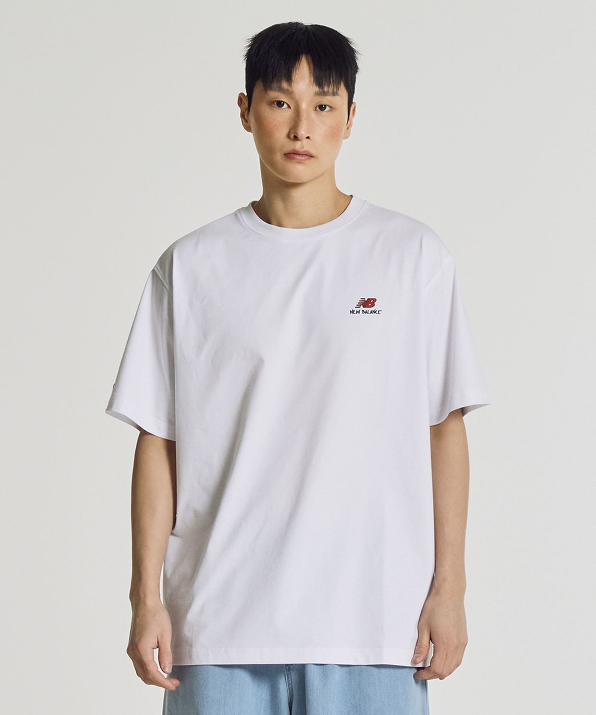 뉴발란스(NEW BALANCE) NBNEG31663 / UNI 써니 레이니 레터링 반팔티 (WHITE)