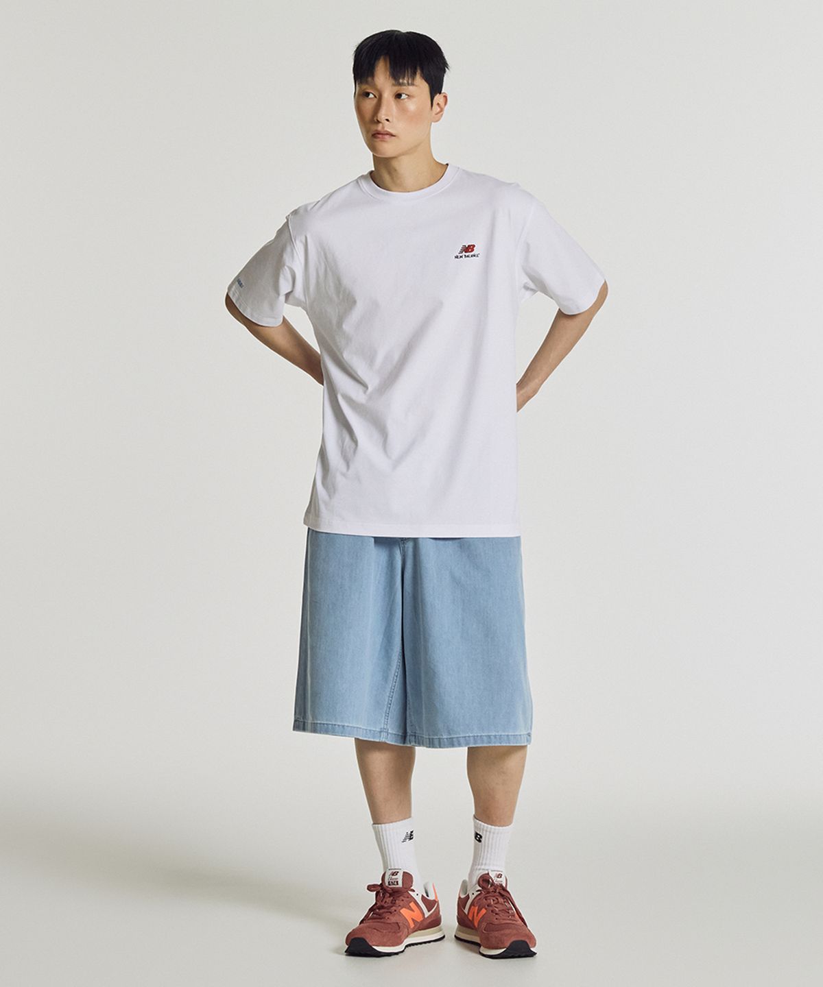 뉴발란스(NEW BALANCE) NBNEG31663 / UNI 써니 레이니 레터링 반팔티 (WHITE)