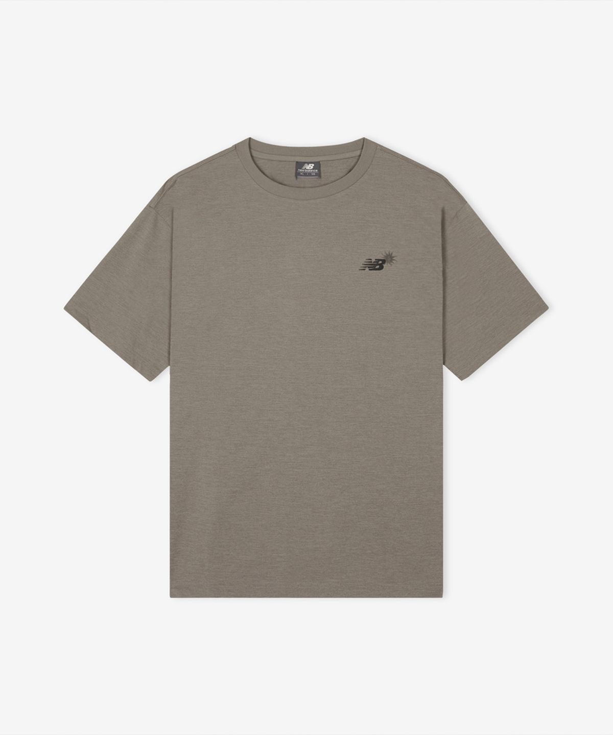 뉴발란스(NEW BALANCE) NBNEG31653 / UNI 써니 레이니 워터 레터링 반팔티 (DARK BEIGE)