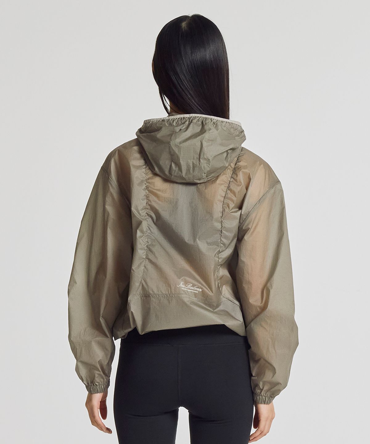 뉴발란스(NEW BALANCE) NBNAG2W522 / WOMEN 브리즈라이트 초경량 셔링 우븐자켓 (DARK BEIGE)
