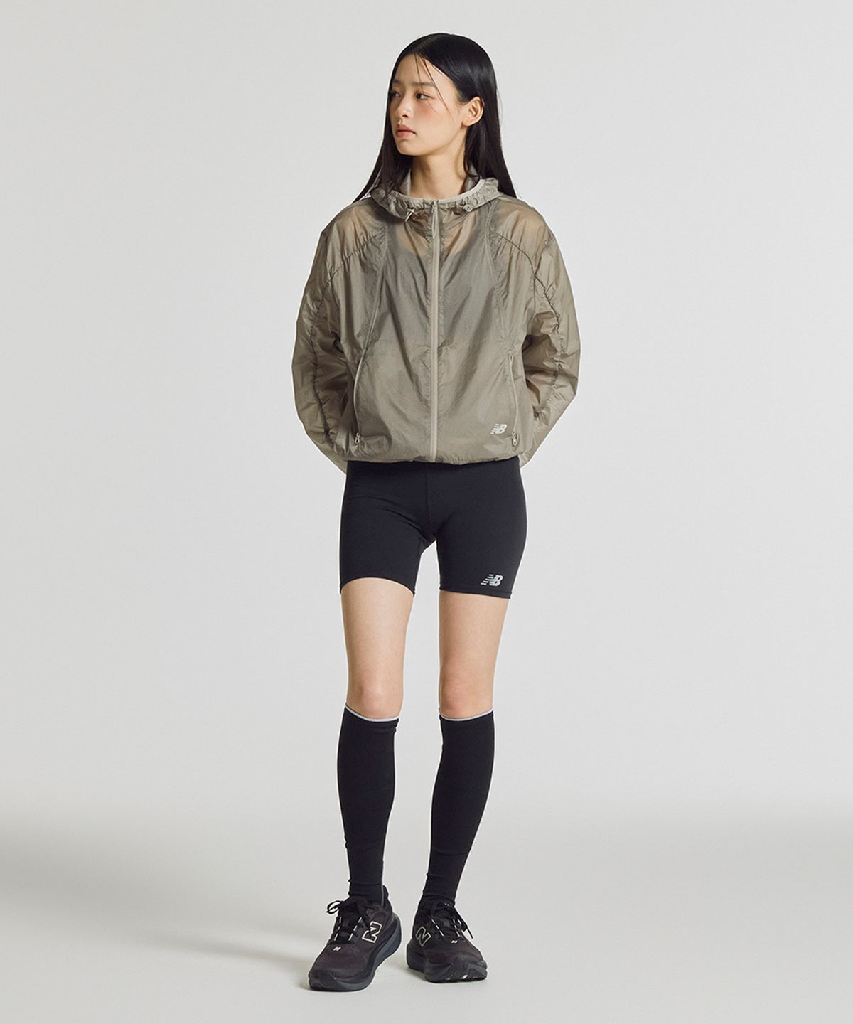 뉴발란스(NEW BALANCE) NBNAG2W522 / WOMEN 브리즈라이트 초경량 셔링 우븐자켓 (DARK BEIGE)