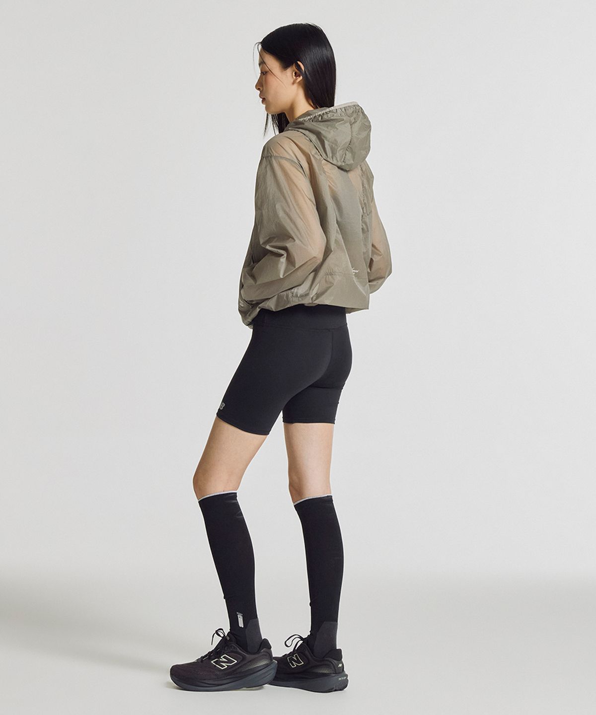 뉴발란스(NEW BALANCE) NBNAG2W522 / WOMEN 브리즈라이트 초경량 셔링 우븐자켓 (DARK BEIGE)