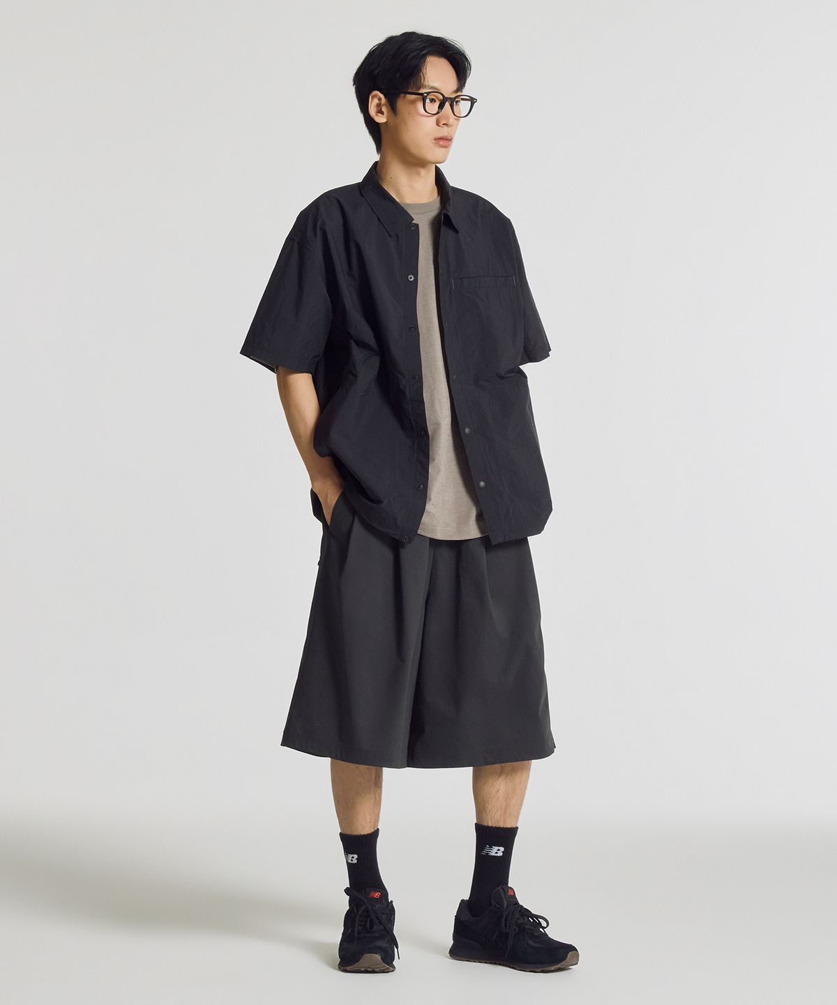 뉴발란스(NEW BALANCE) NBNVG31713 / UNI 에어 라이트 6부 니트 버뮤다 쇼츠 (CHARCOAL)