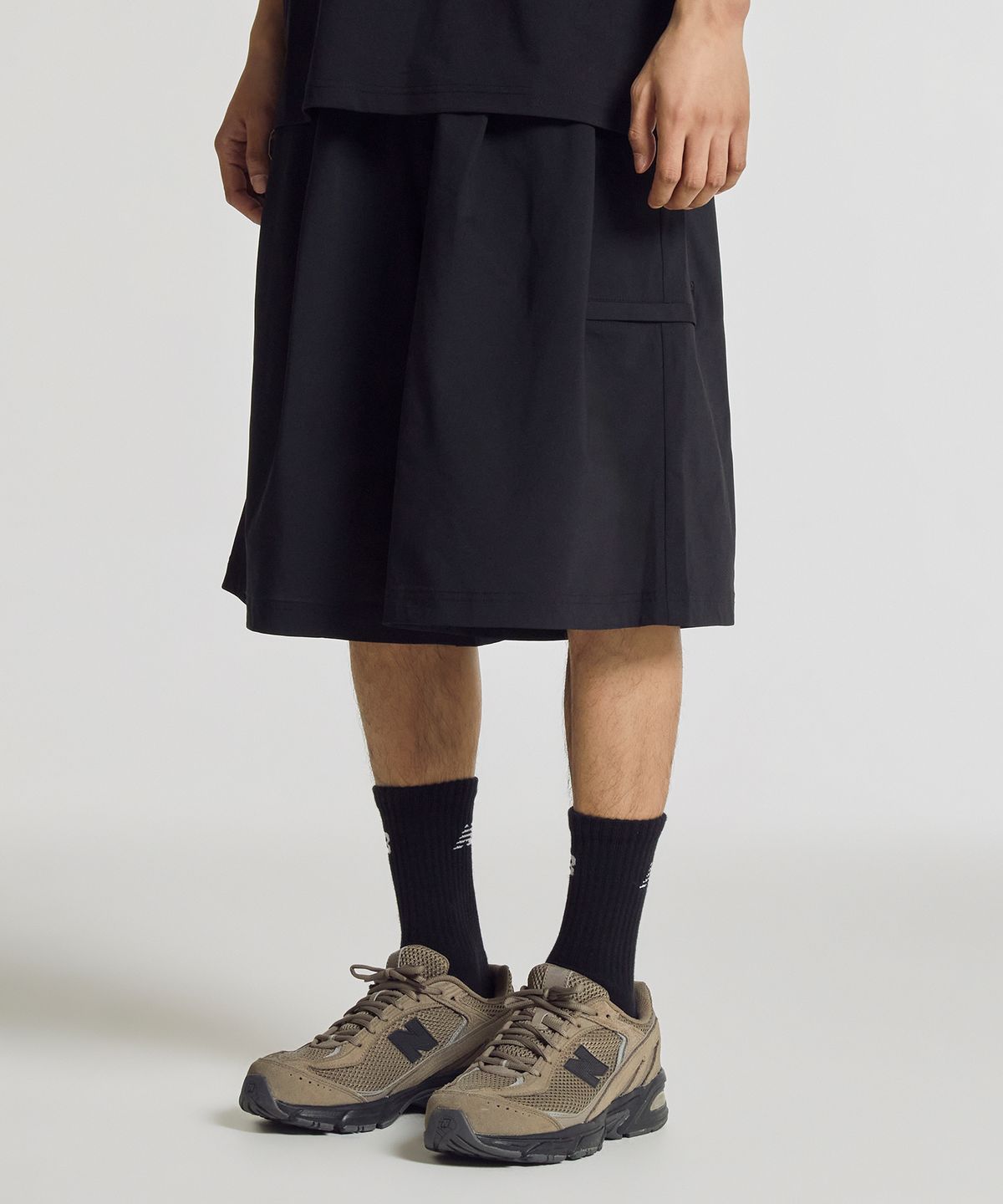 뉴발란스(NEW BALANCE) NBNVG31713 / UNI 에어 라이트 6부 니트 버뮤다 쇼츠 (BLACK)