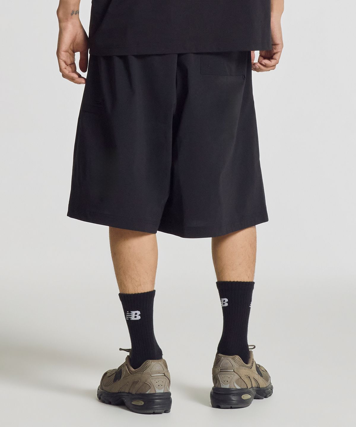 뉴발란스(NEW BALANCE) NBNVG31713 / UNI 에어 라이트 6부 니트 버뮤다 쇼츠 (BLACK)