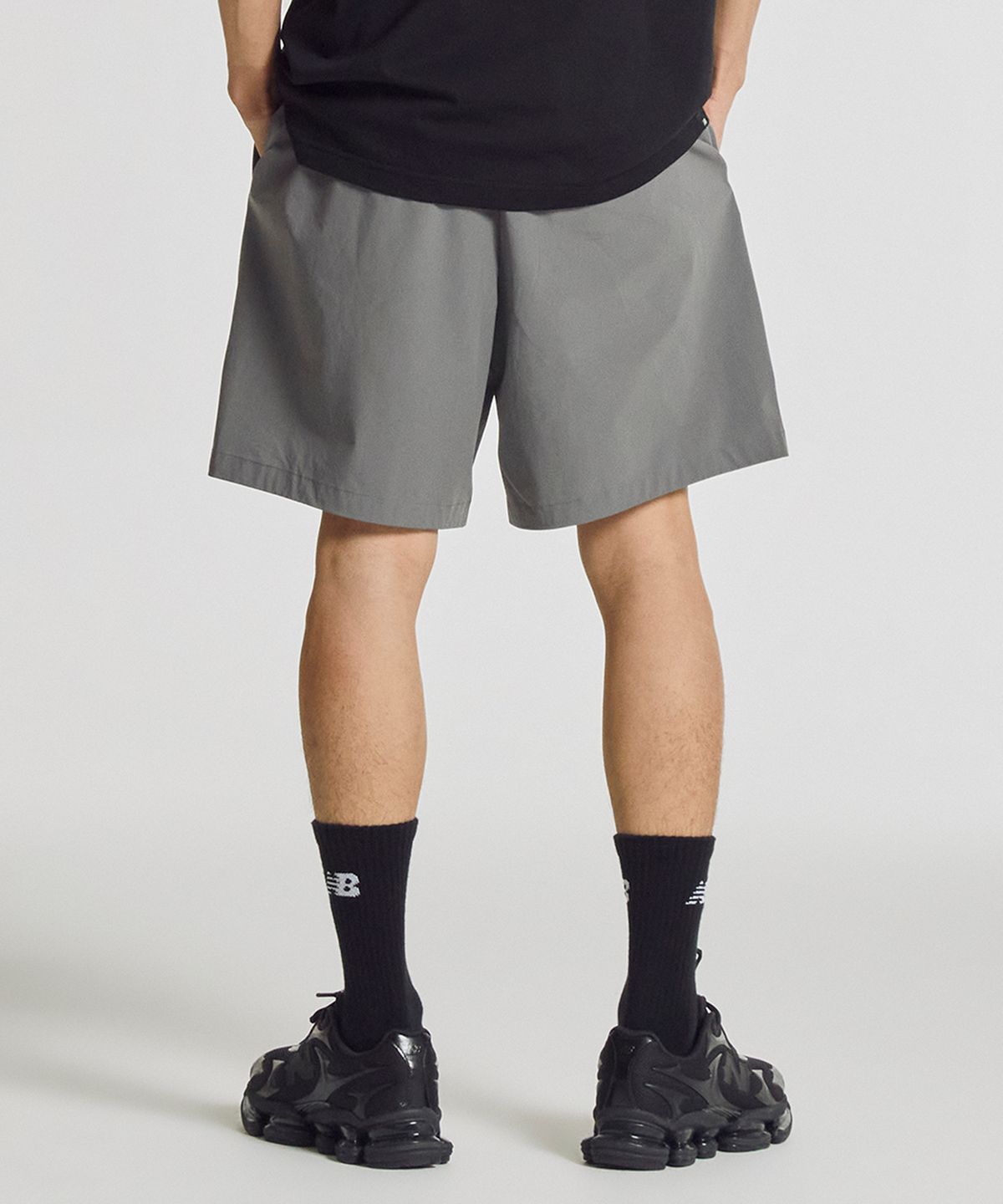 뉴발란스(NEW BALANCE) NBNVG31603 / UNI FROZEN ESSENTIAL 4.5부 쇼츠 (DARK GRAY)