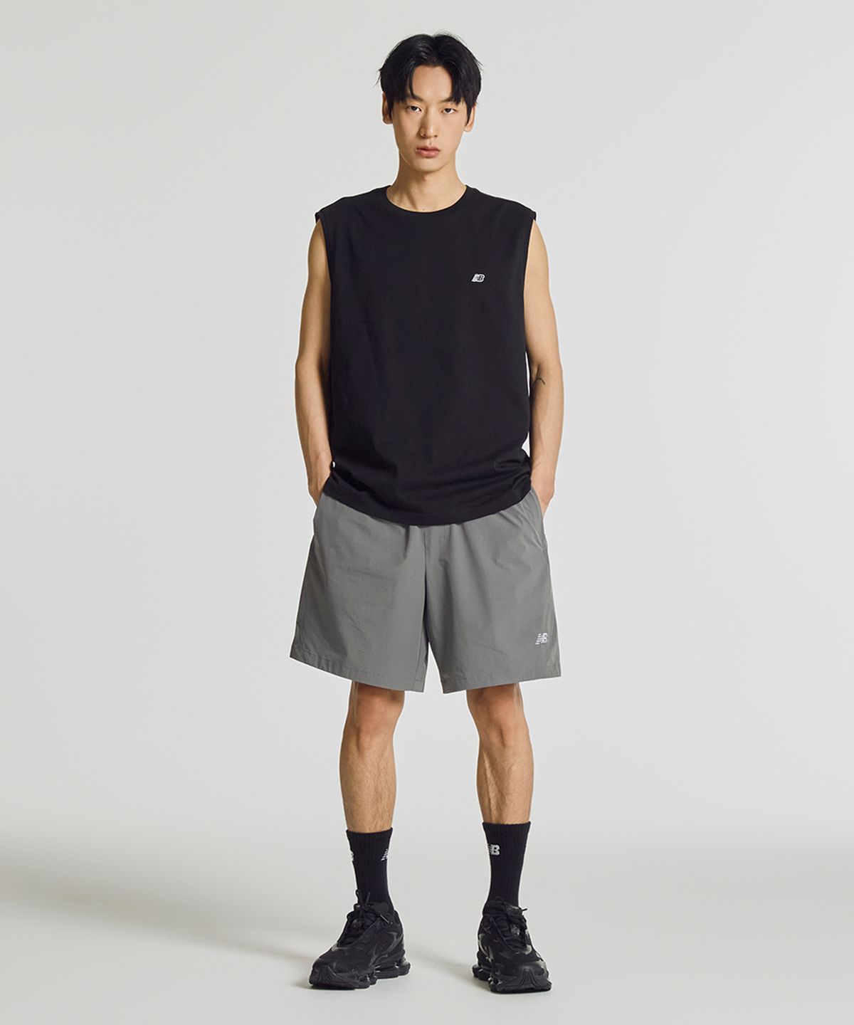 뉴발란스(NEW BALANCE) NBNVG31603 / UNI FROZEN ESSENTIAL 4.5부 쇼츠 (DARK GRAY)