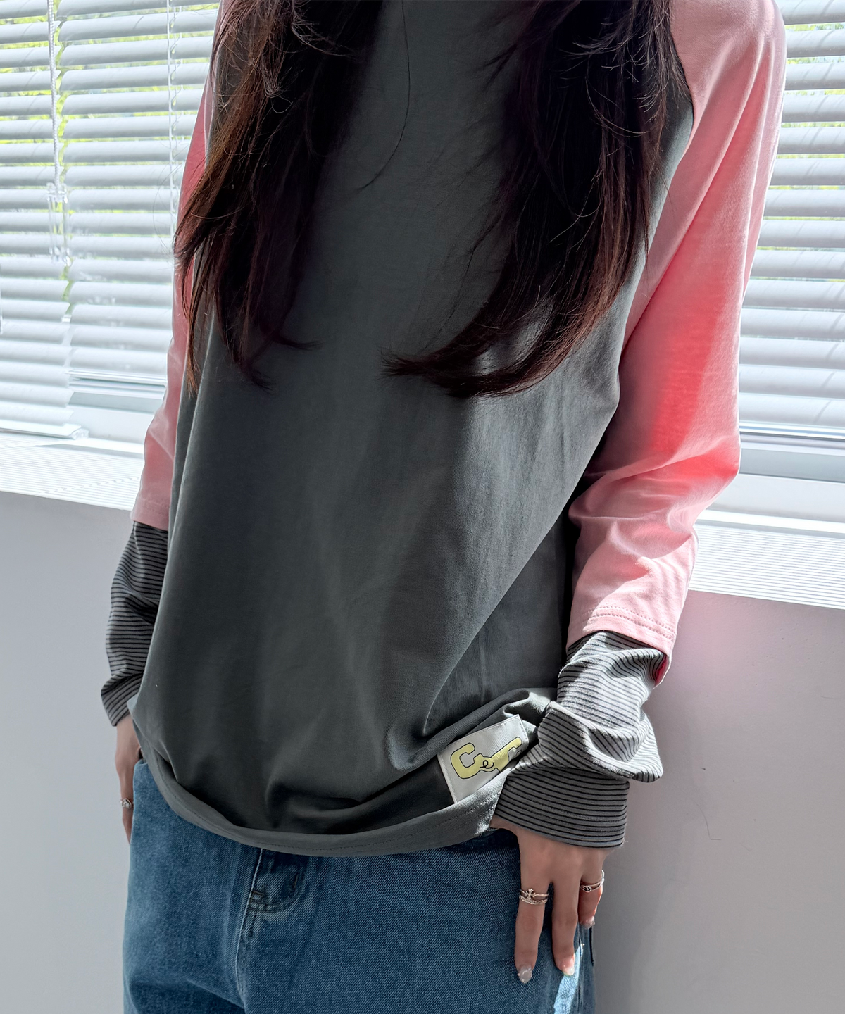 챈스챈스(CHANCECHANCE) CEC LAYERED STRIPED SLEEVE LABEL L/S(CHARCOAL PINK)