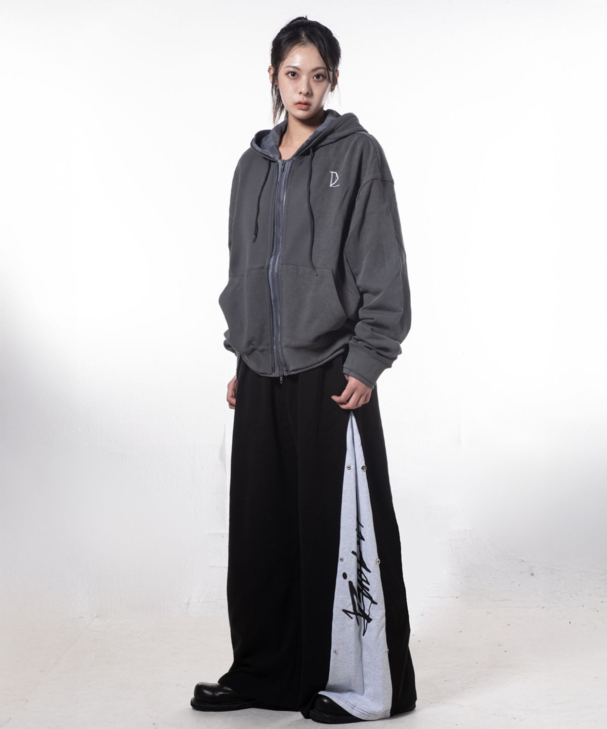 디그노루시르(DIGNOLUCIR) 포리마 더블립 후드집업 큐빅 감마