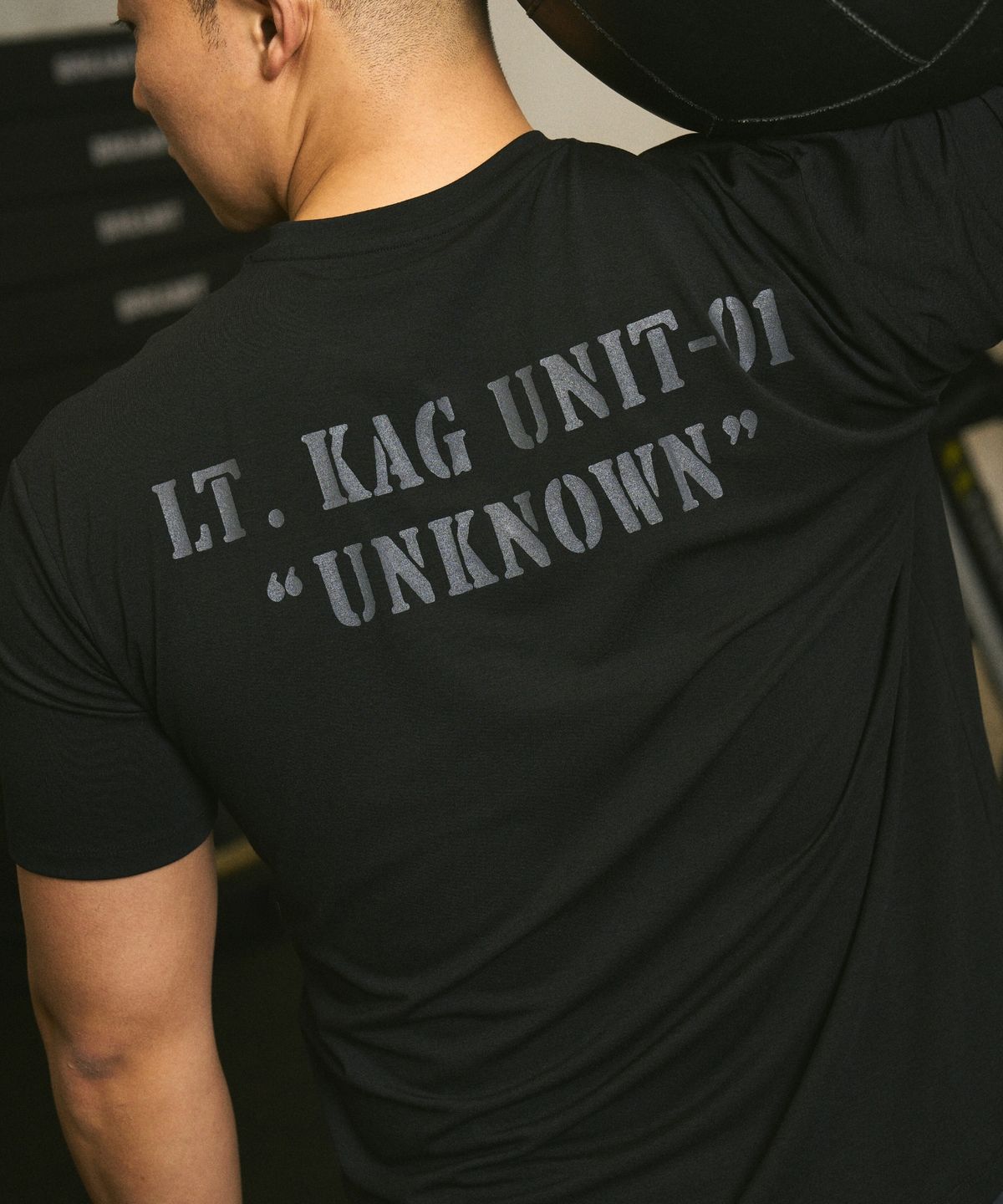 카키그라도(KHAKI GRADO) K.A.G 언노운 Air Support 머슬드 레귤러핏 반팔 티셔츠 (블랙)