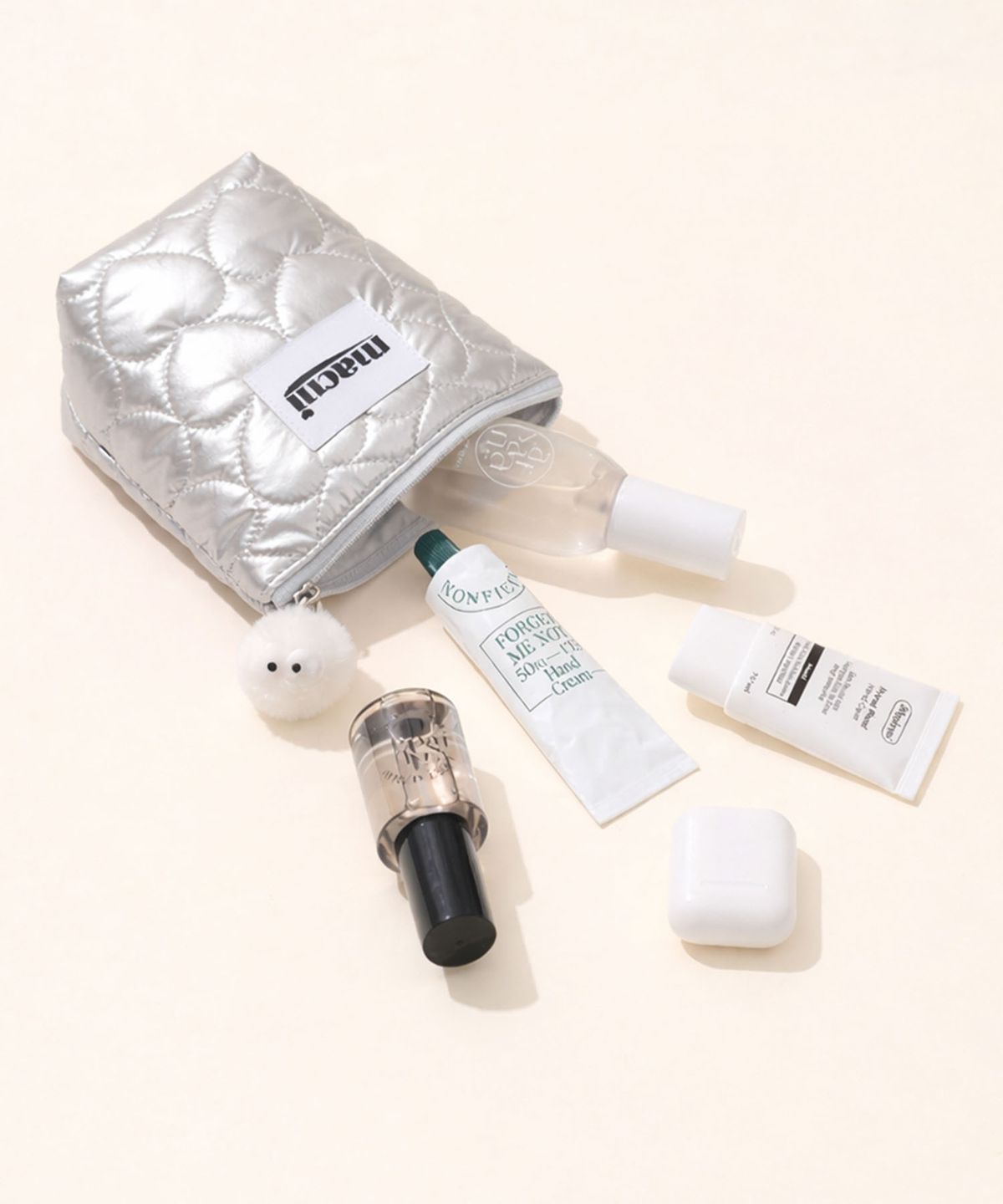 마크니(MACNI) HEART QUILTING STANDY POUCH SILVER