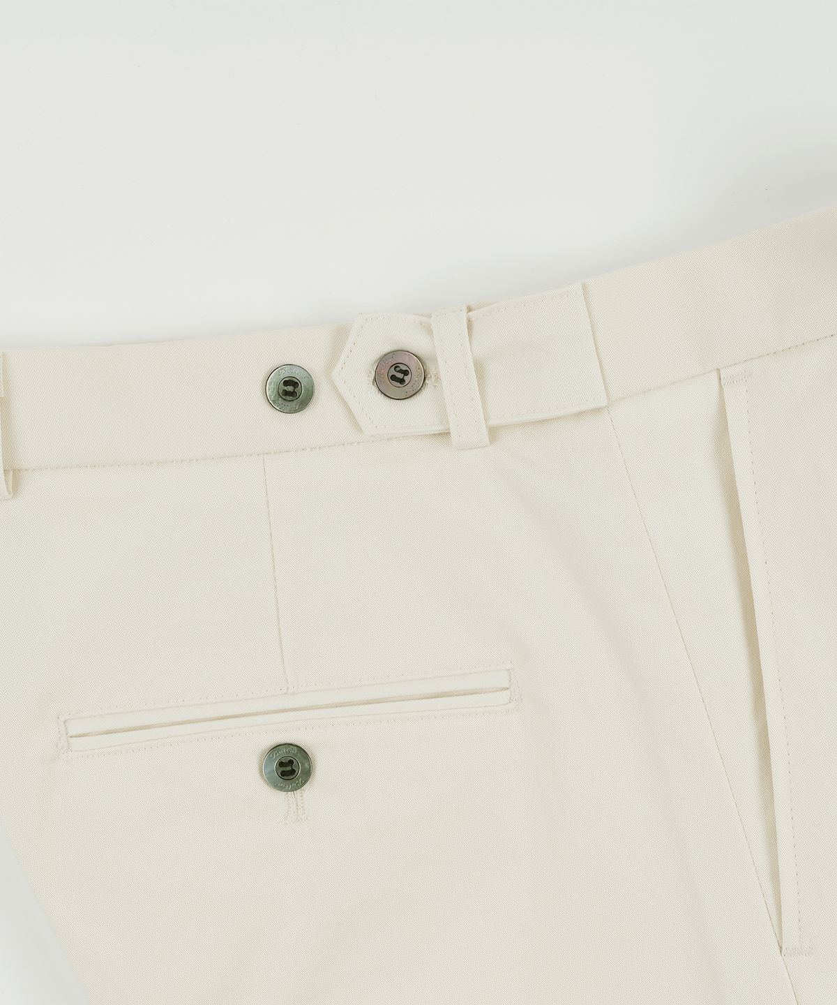 벨리프(BELLIEF) Essential Cotton 2-Pleated Chino Shorts (Ecru)