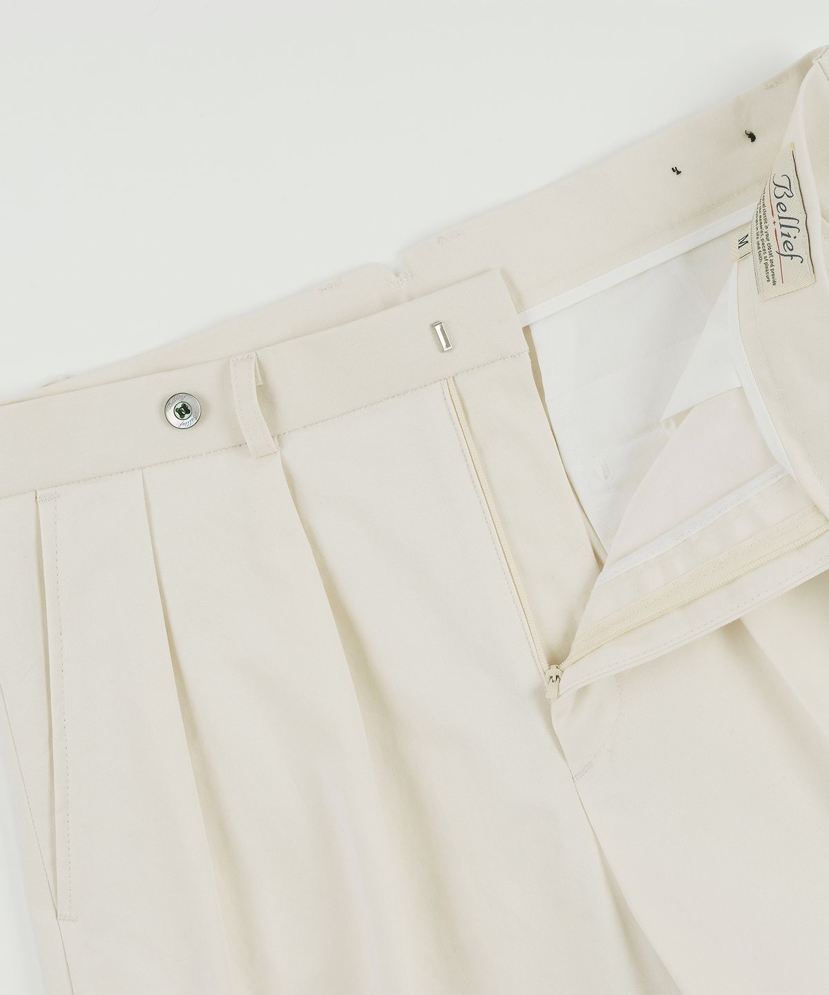 벨리프(BELLIEF) Essential Cotton 2-Pleated Chino Shorts (Ecru)