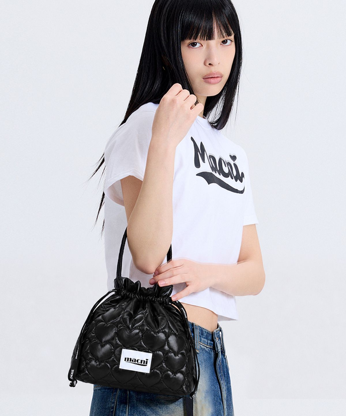 마크니(MACNI) HEART QUILTING STRING POUCH BAG BLACK