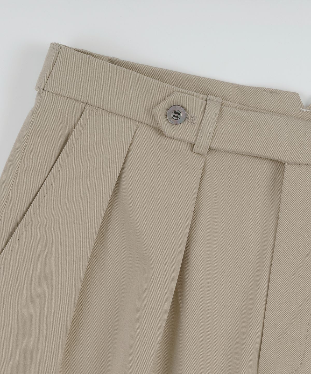 벨리프(BELLIEF) Essential Cotton 2-Pleated Chino Shorts (Beige)