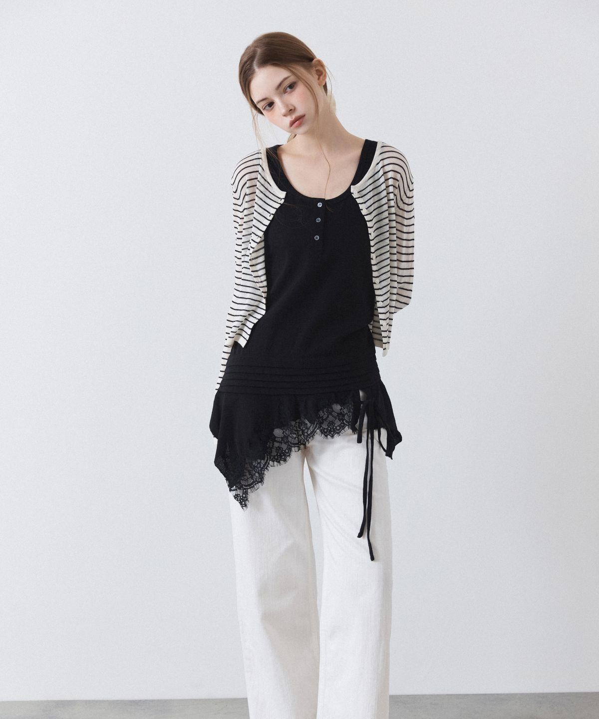 미쏘(MIXXO) 레이스 언발 레이어드 원피스