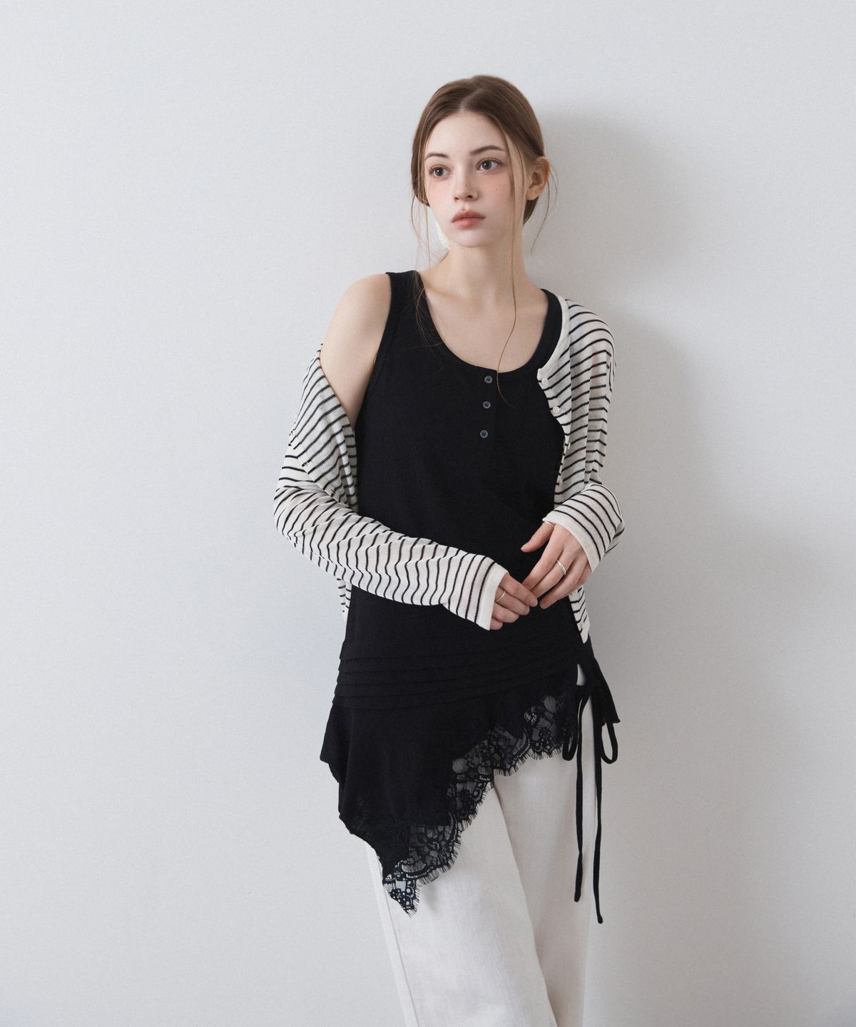 미쏘(MIXXO) 레이스 언발 레이어드 원피스
