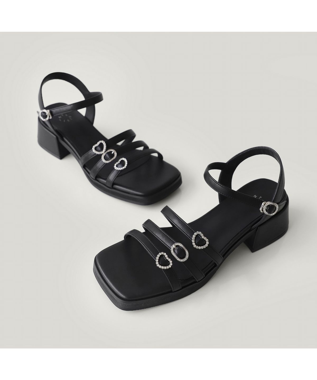 엘칸토(ELCANTO) 인텐스 여성 멀티 스트랩 미드힐 샌들 4cm LCWW49I626