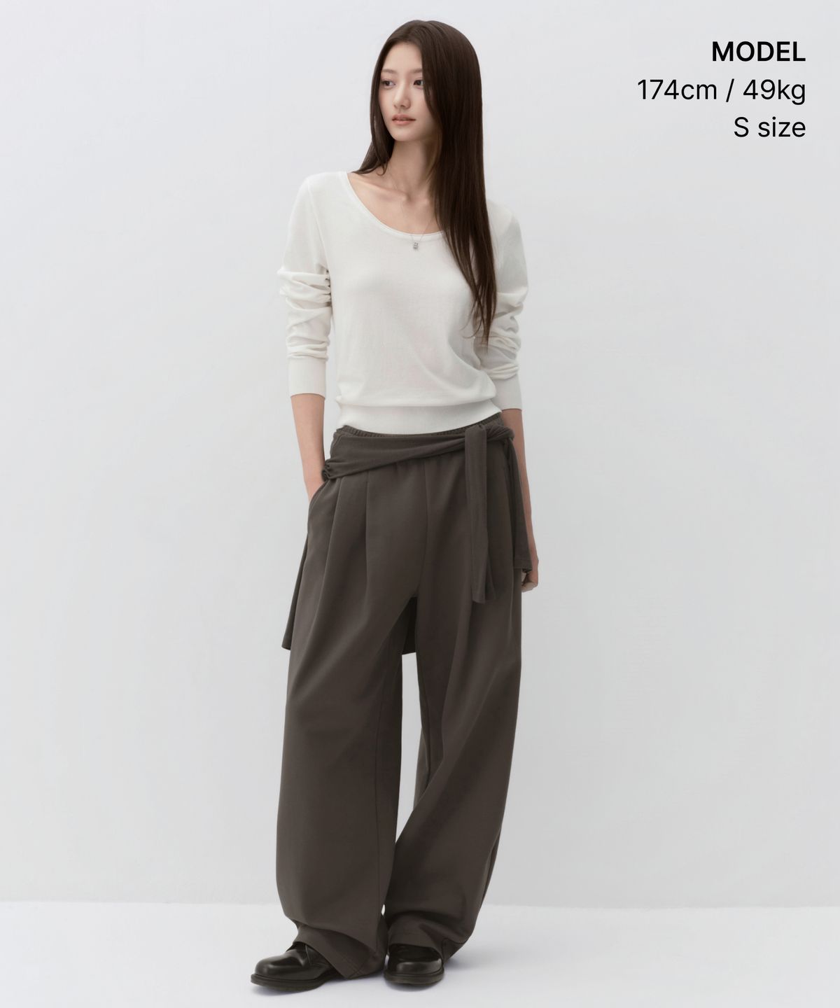 무신사 스탠다드 우먼(MUSINSA STANDARD WOMAN) 우먼즈 에센셜 스쿱 넥 니트 [아이보리]